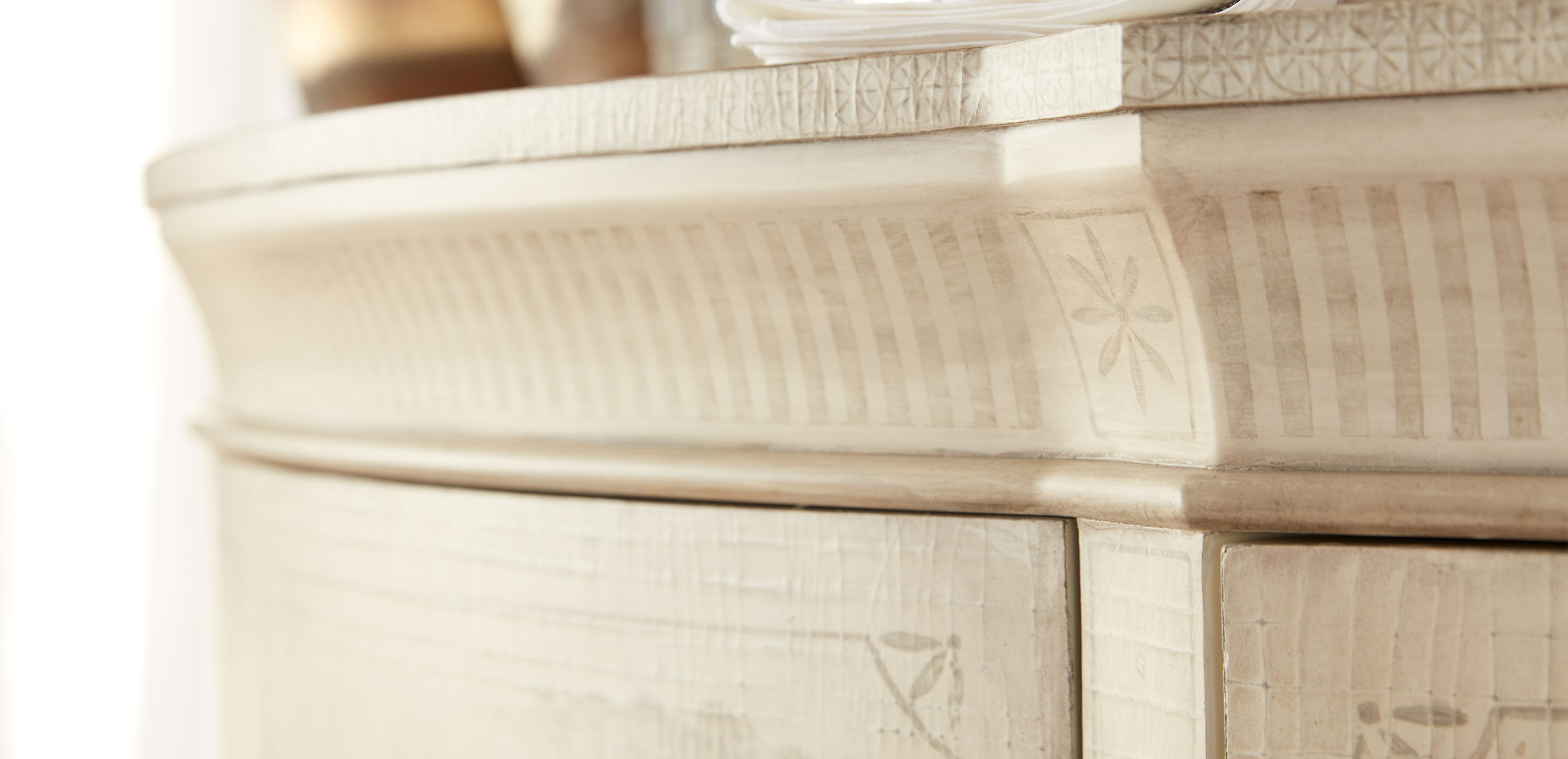 Vivianne Serpentine Console_6