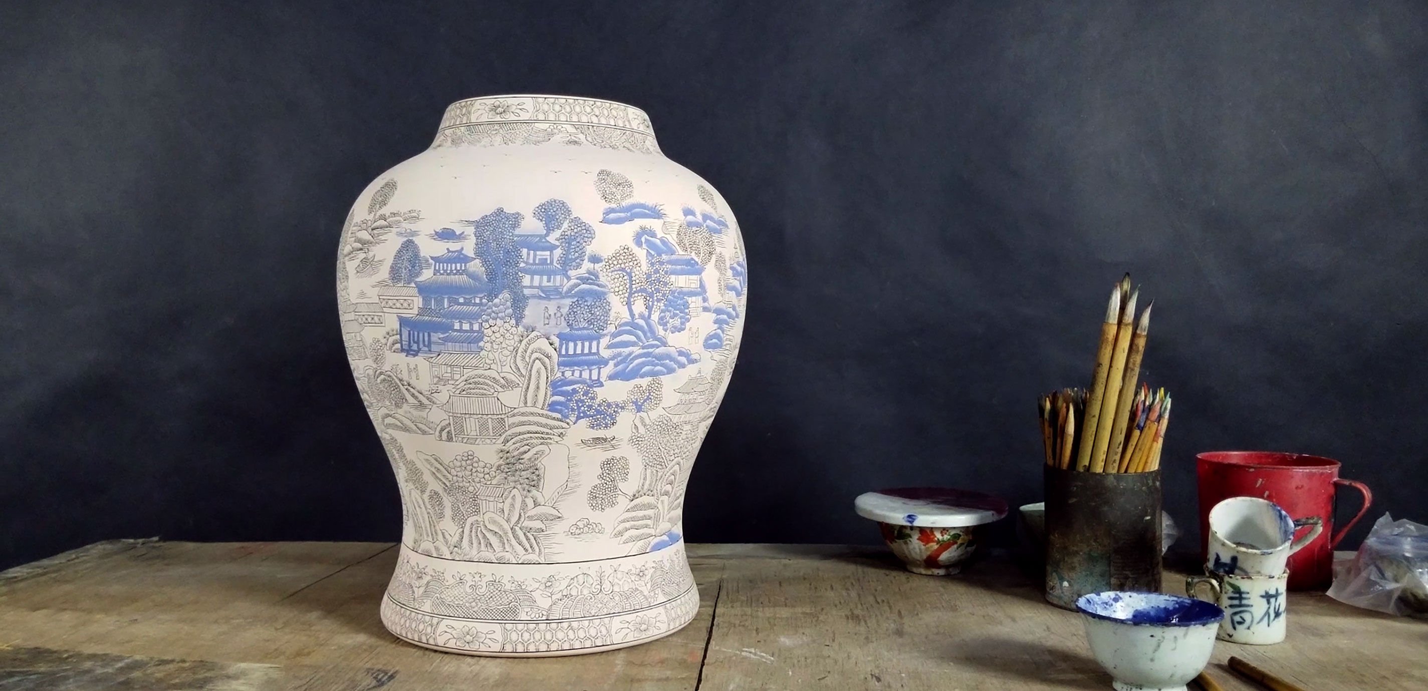 Chinoiserie Scene Porcelain Vase_2