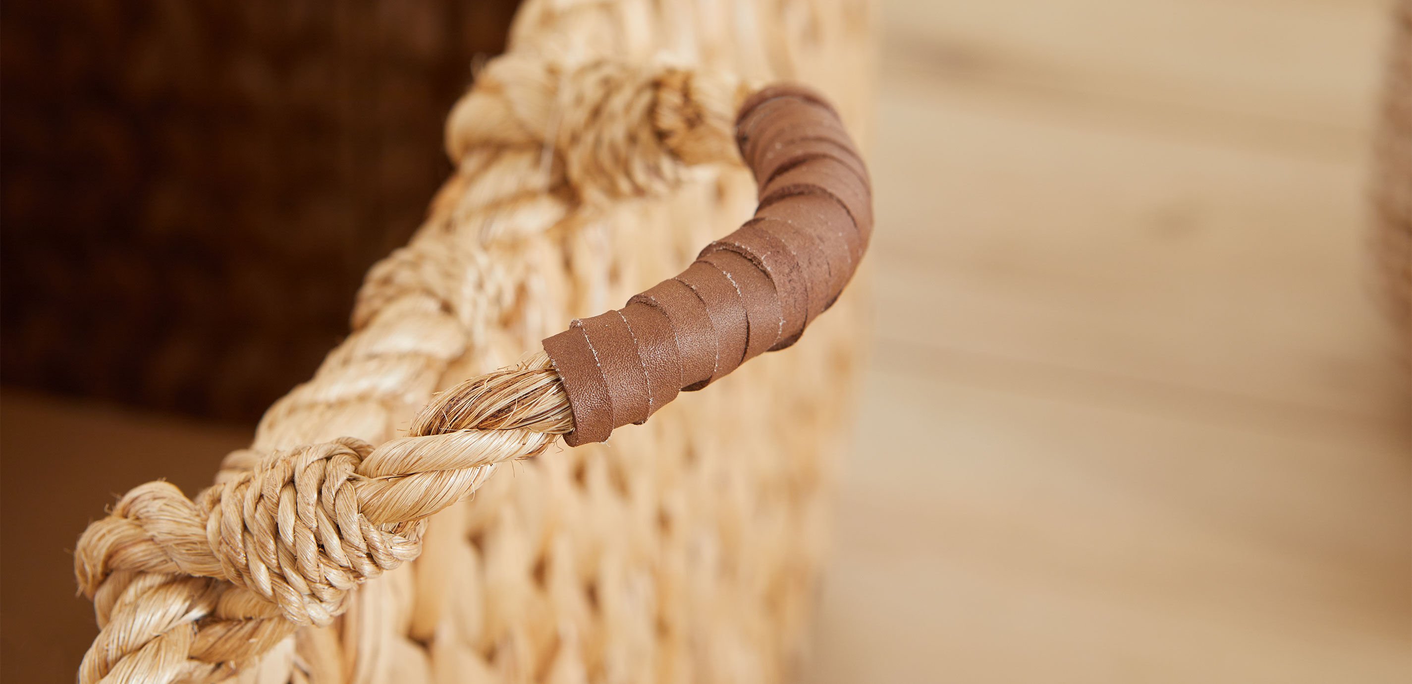 Seagrass Basket with Leather-Wrapped Handle_4