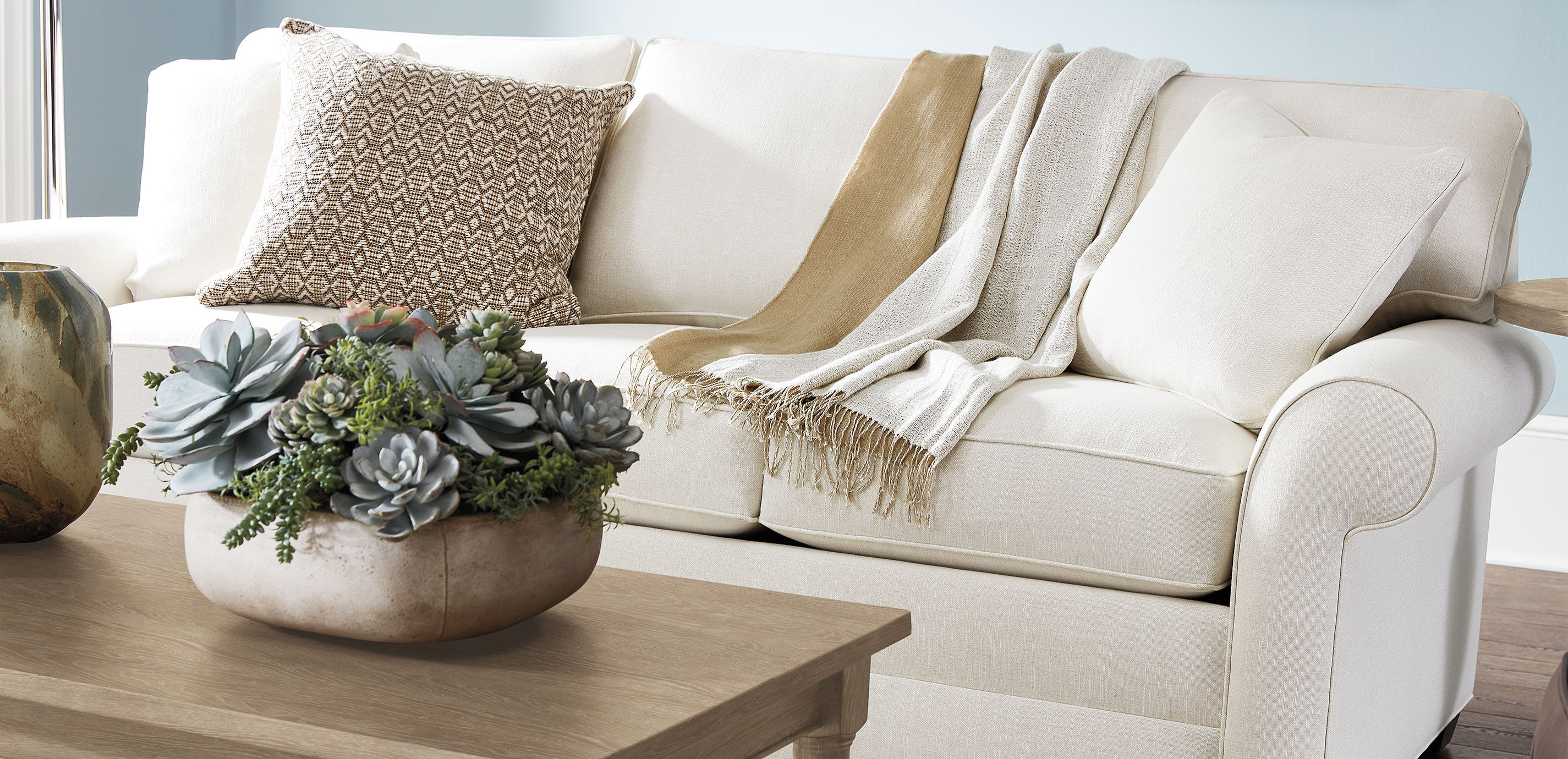 Bennett Roll-Arm Three-Seat Sofa_4