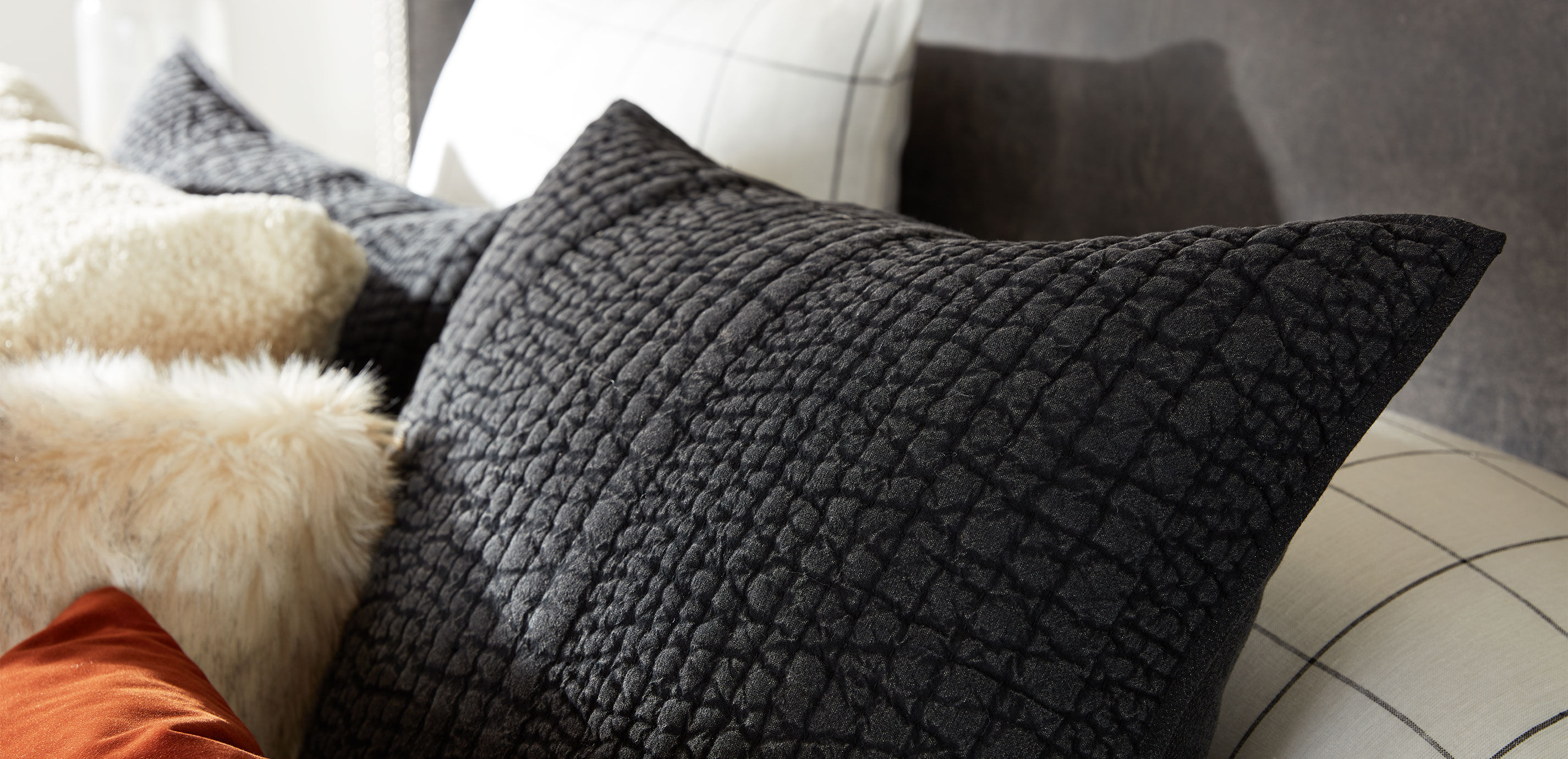 Garment-Dyed Quilted Sham with Pebble Stitch_4