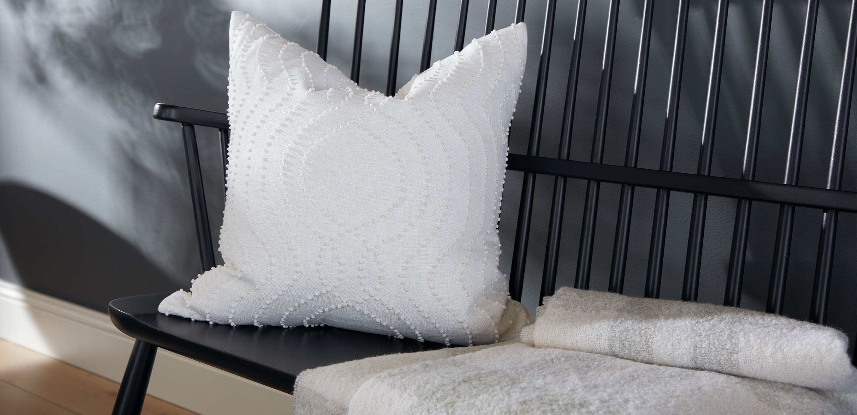 Knotted Ogee Pillow_2