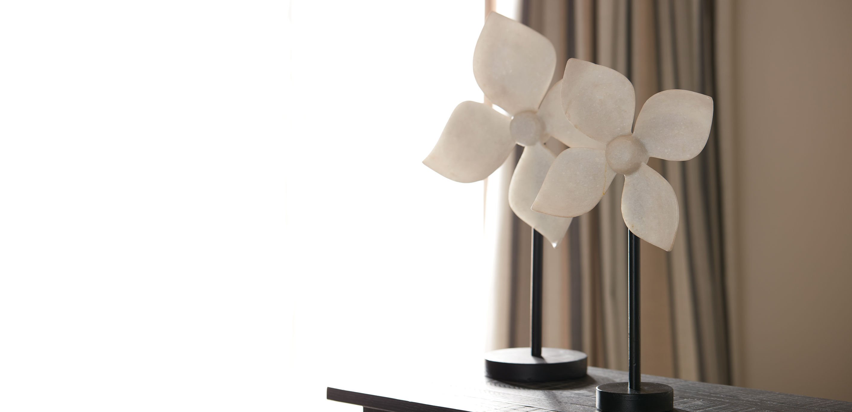 Kousa Flower on Stand_4