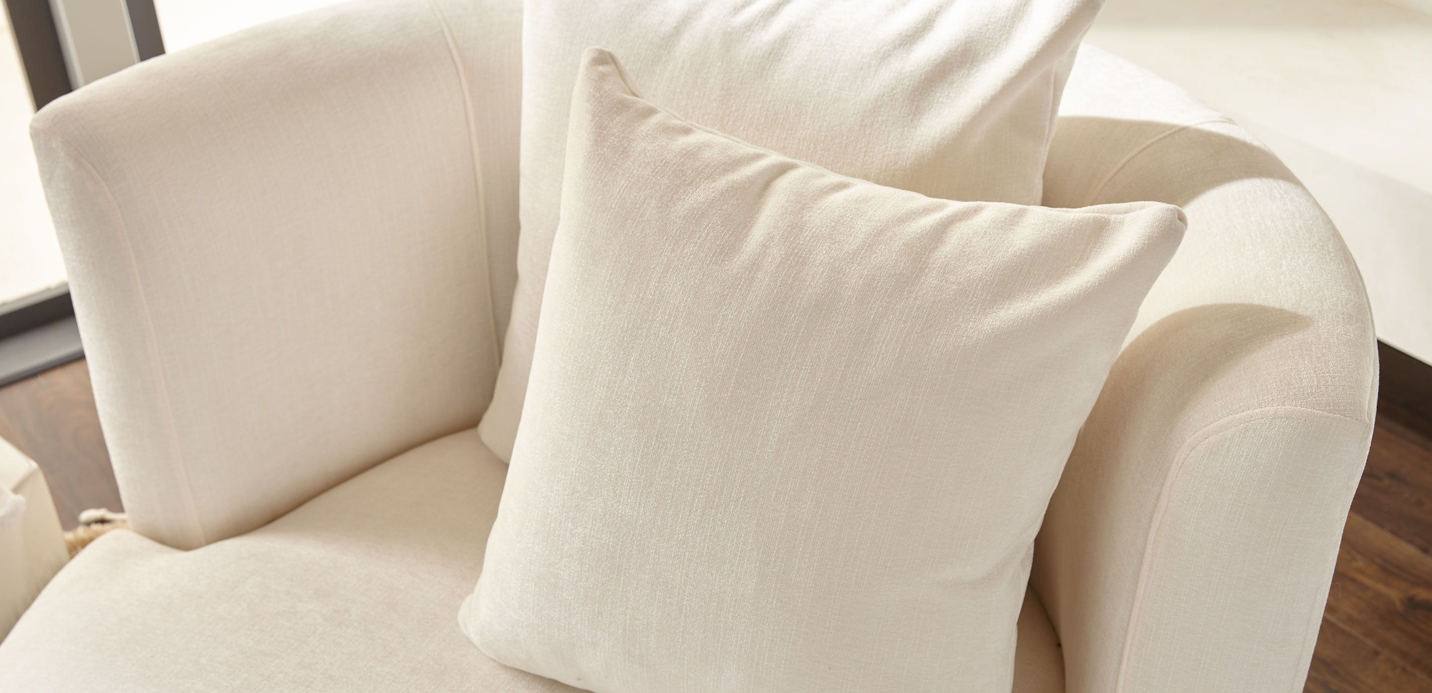 Solenne Swivel Chair_3