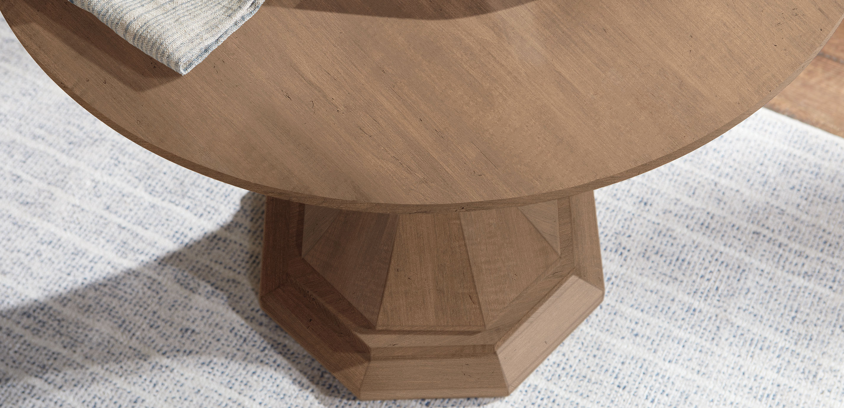 Lorenze Round Accent Table_6