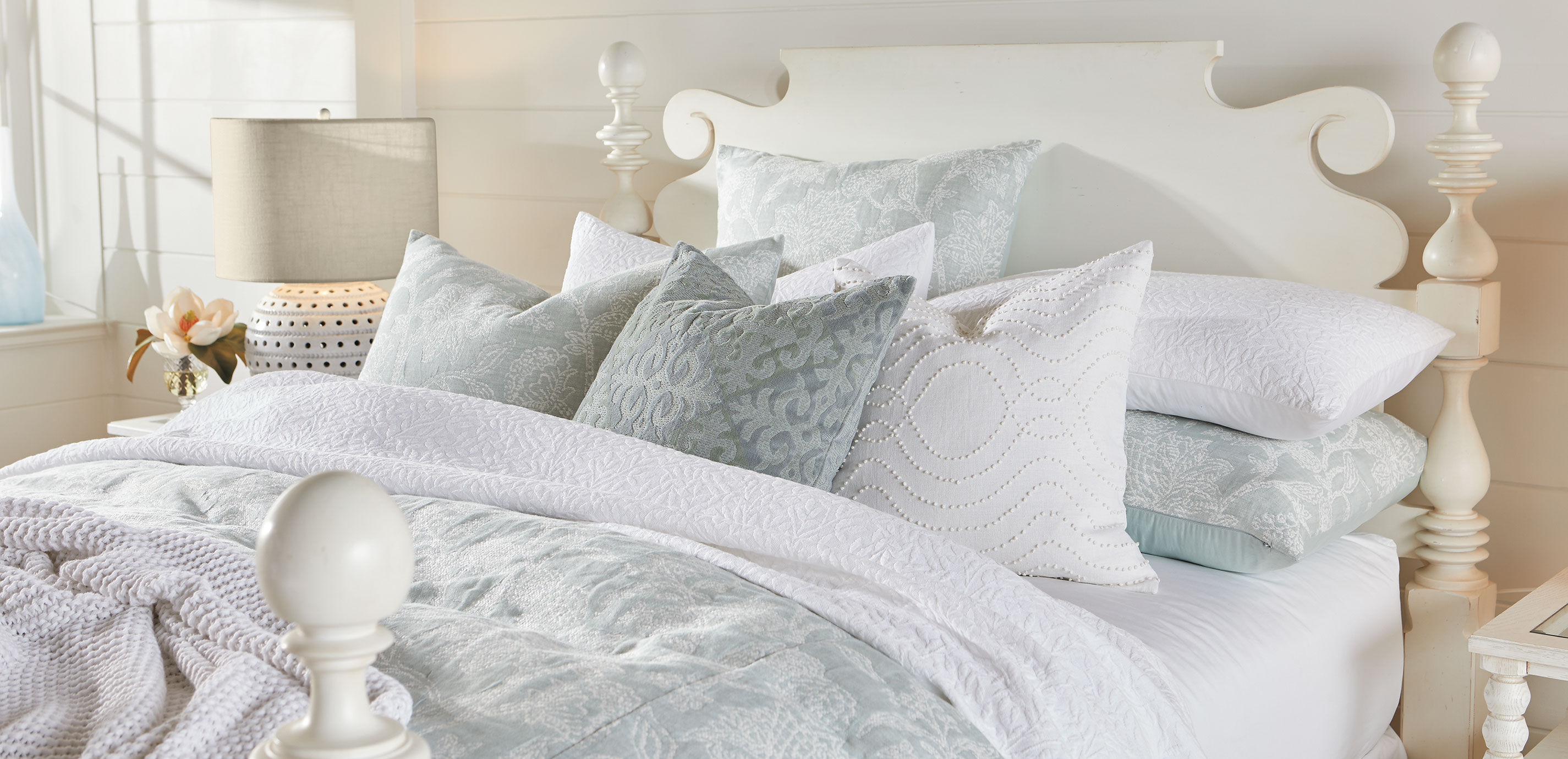 Matelass&eacute; Vine Coverlet and Shams Set_4