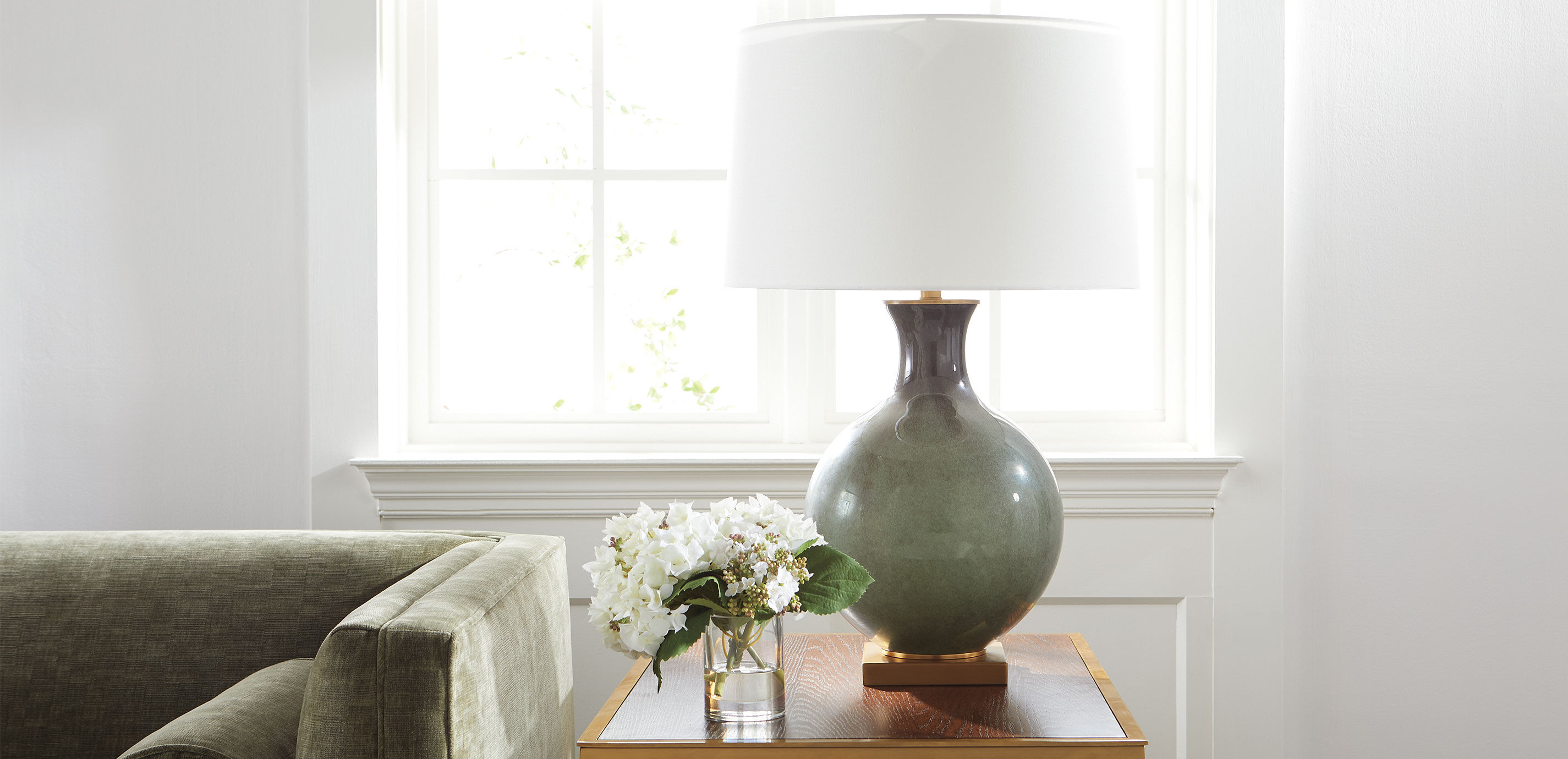 Hydrangea and Buds in Small Glass Vase_6