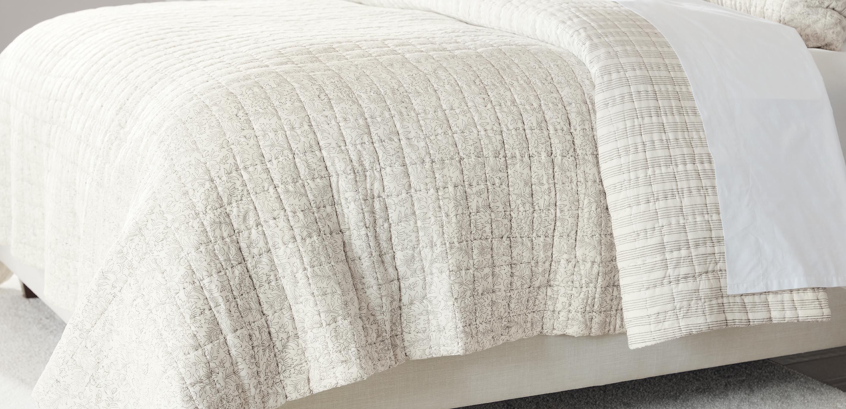 Printed Reversible Quilt and Shams Set_2