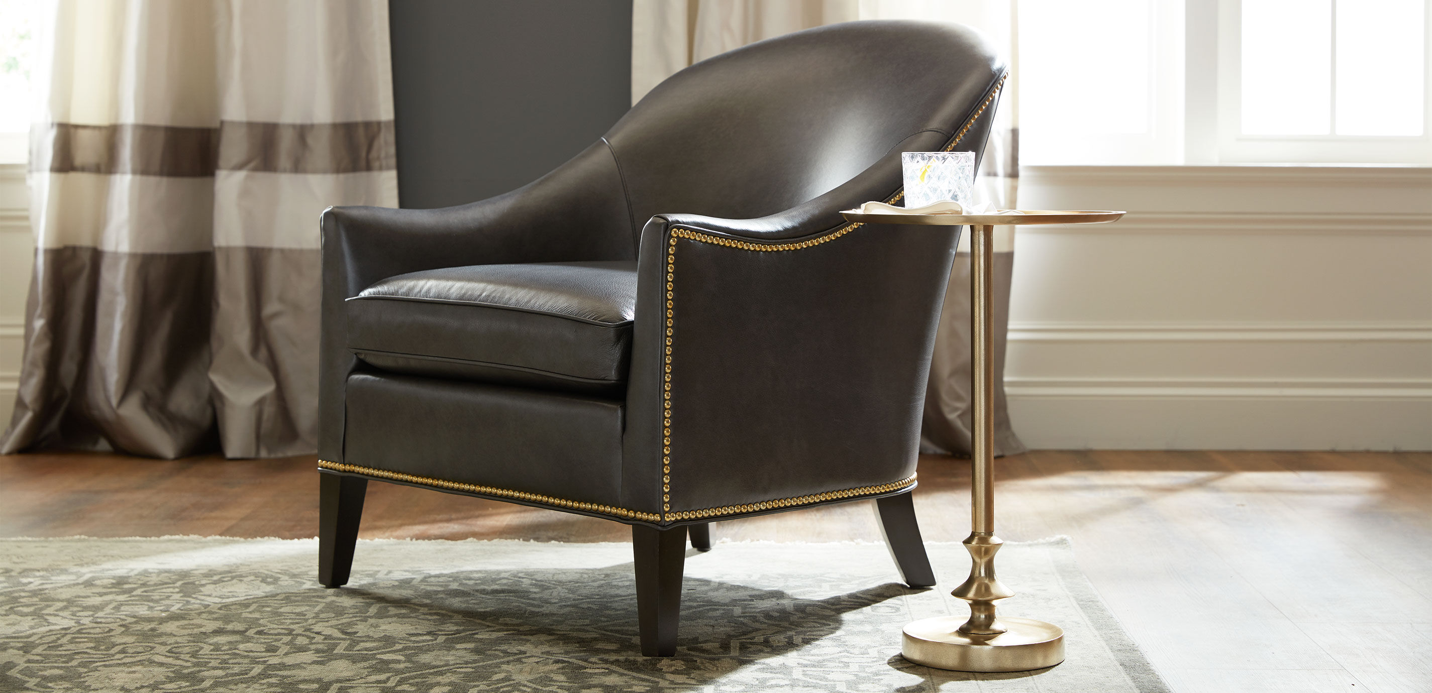 Rinna Pedestal Accent Table_4