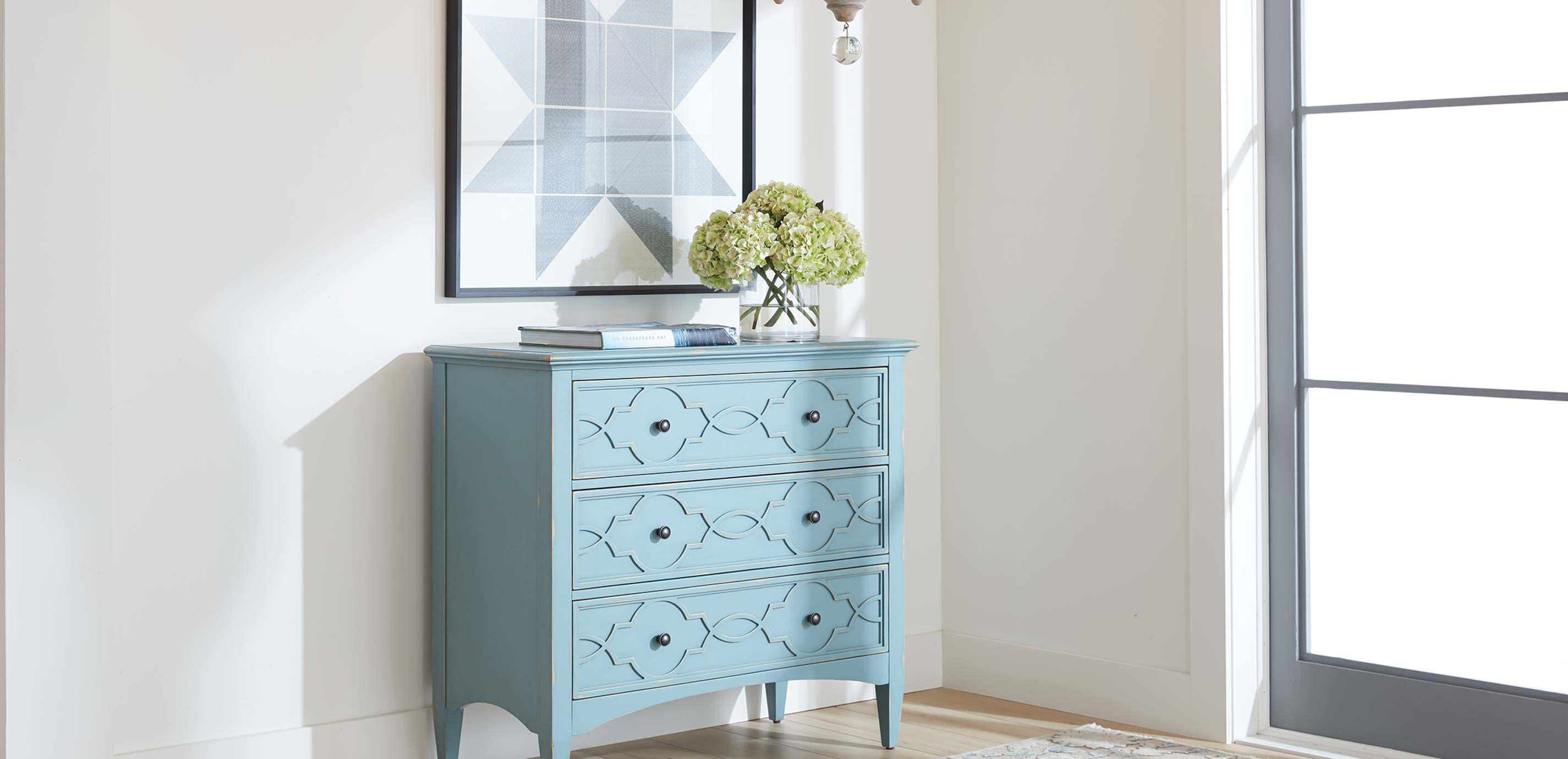 Eveline Three-Drawer Chest_11