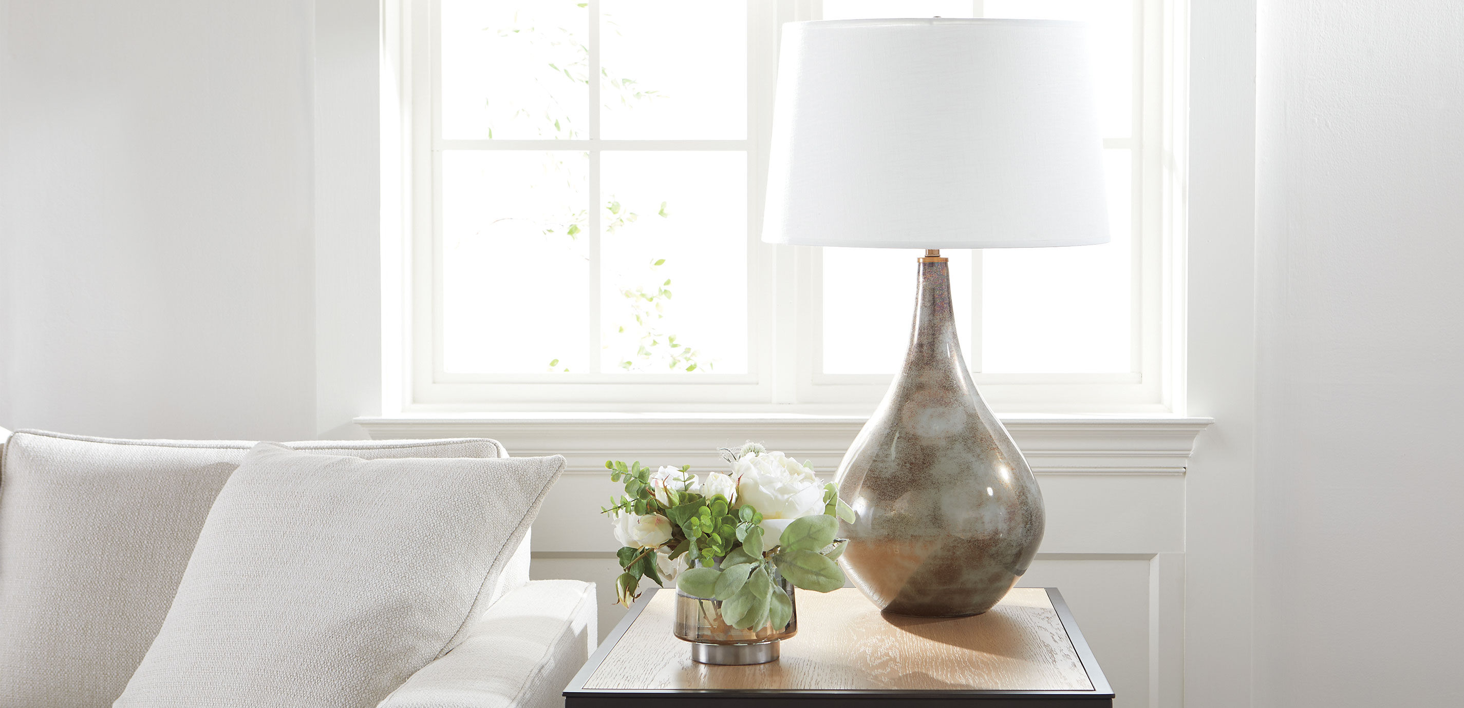 Rose Thistle Mix in Glass Vase_9