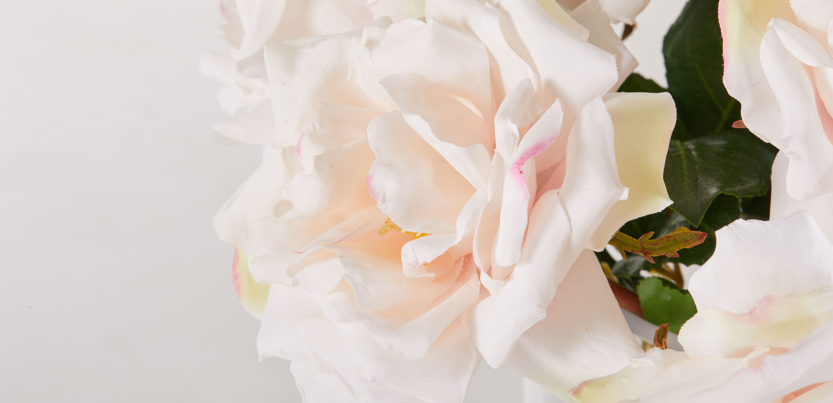 Rose Bouquet in Cylinder Vase_4