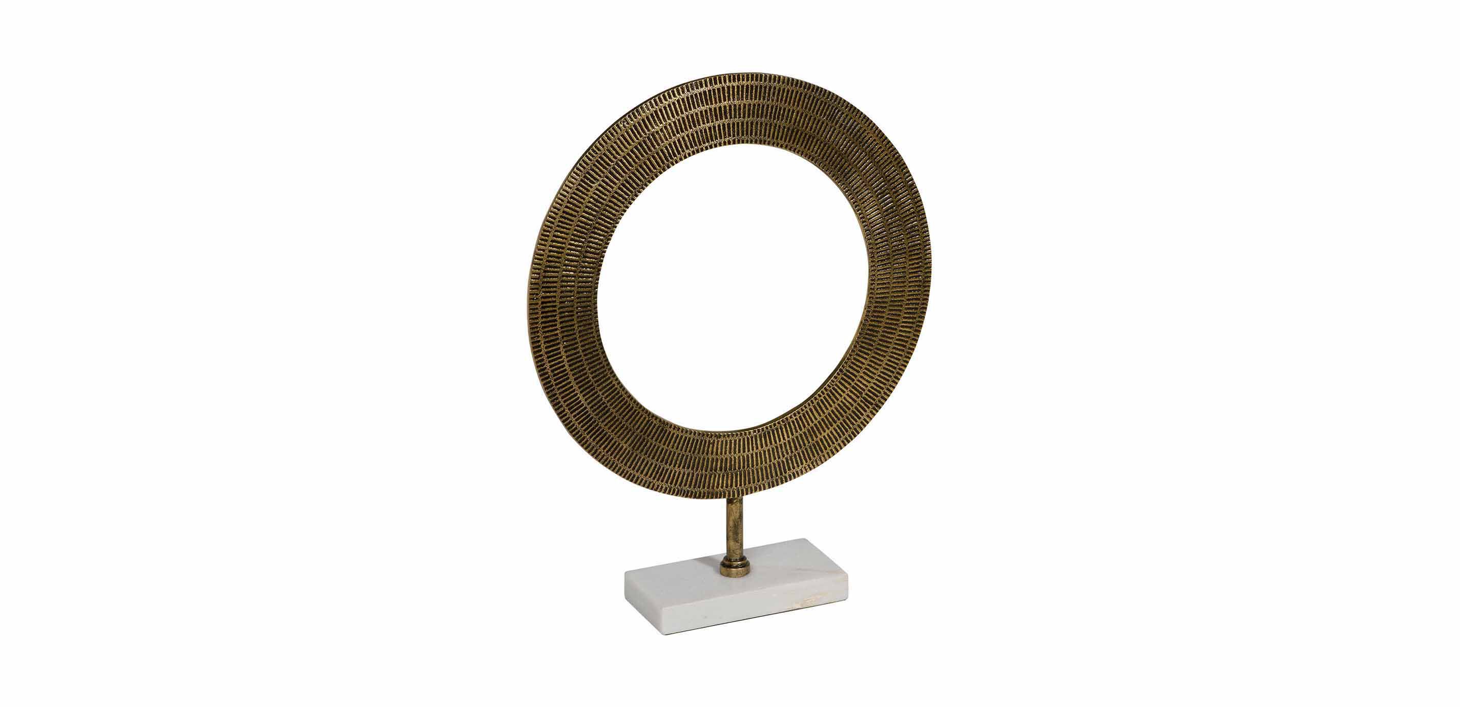 Devika Ring on Stand_1