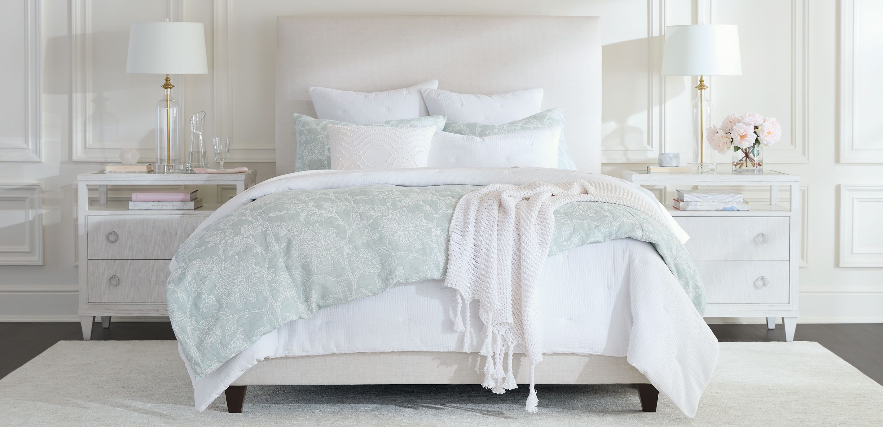 Rose Bouquet in Cylinder Vase_5