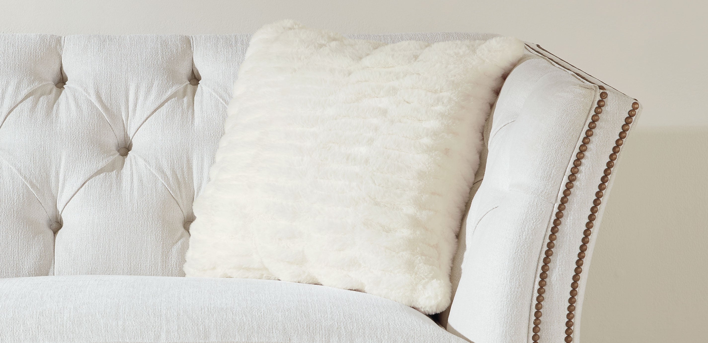 Ruched Faux Fur Pillow_1