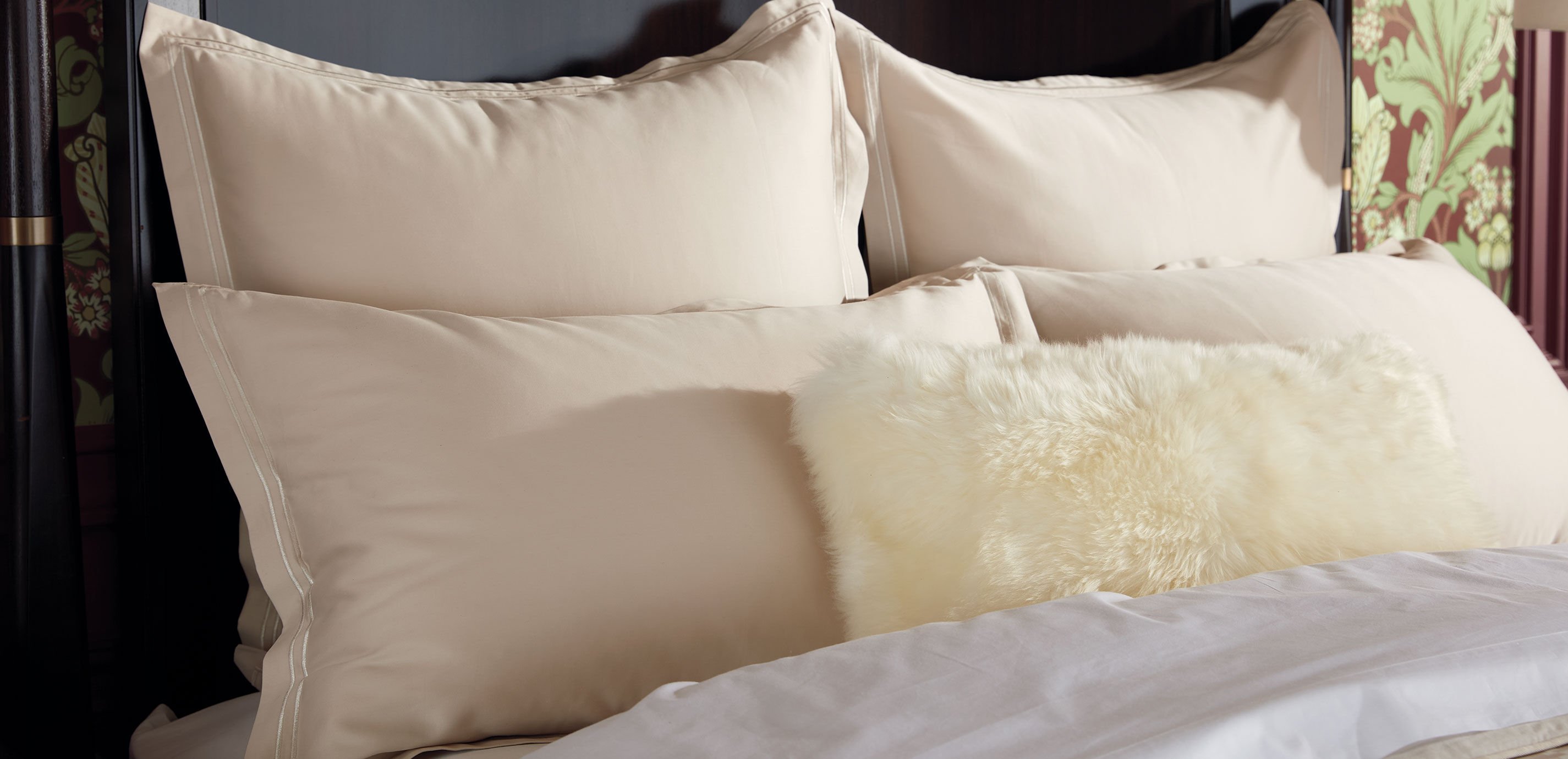 Long Hair Sheepskin Lumbar Pillow_5