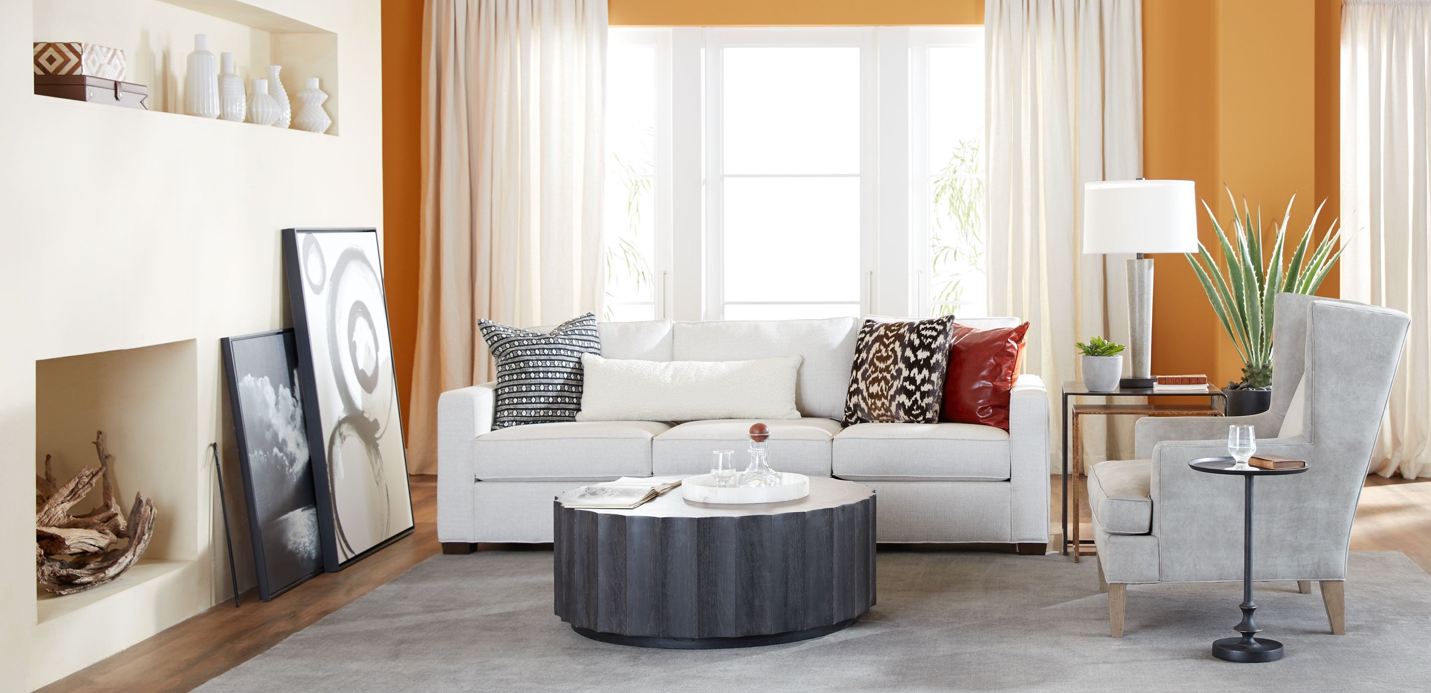 Rinna Pedestal Accent Table_4