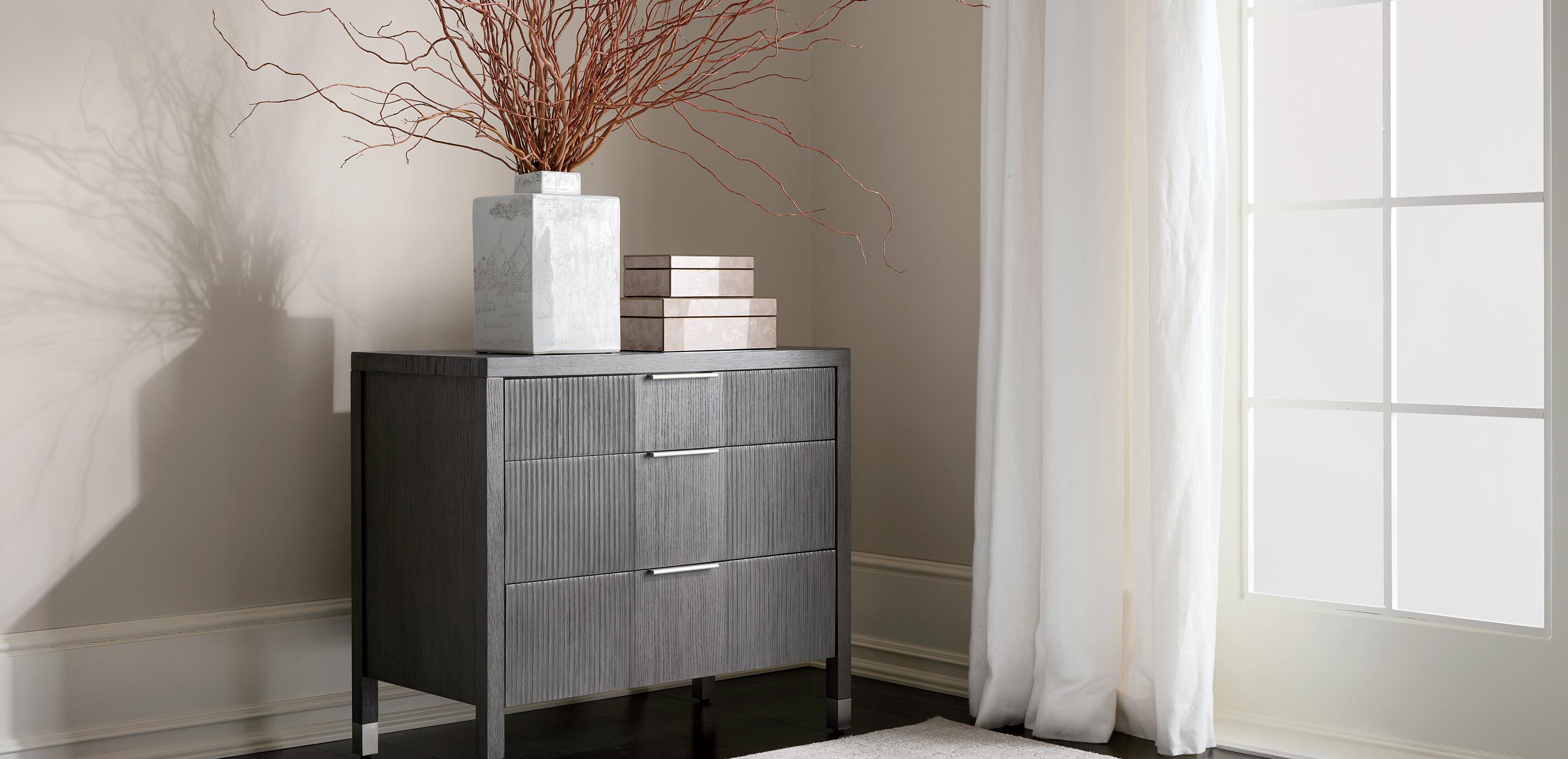 Valermo Three-Drawer Chest_7