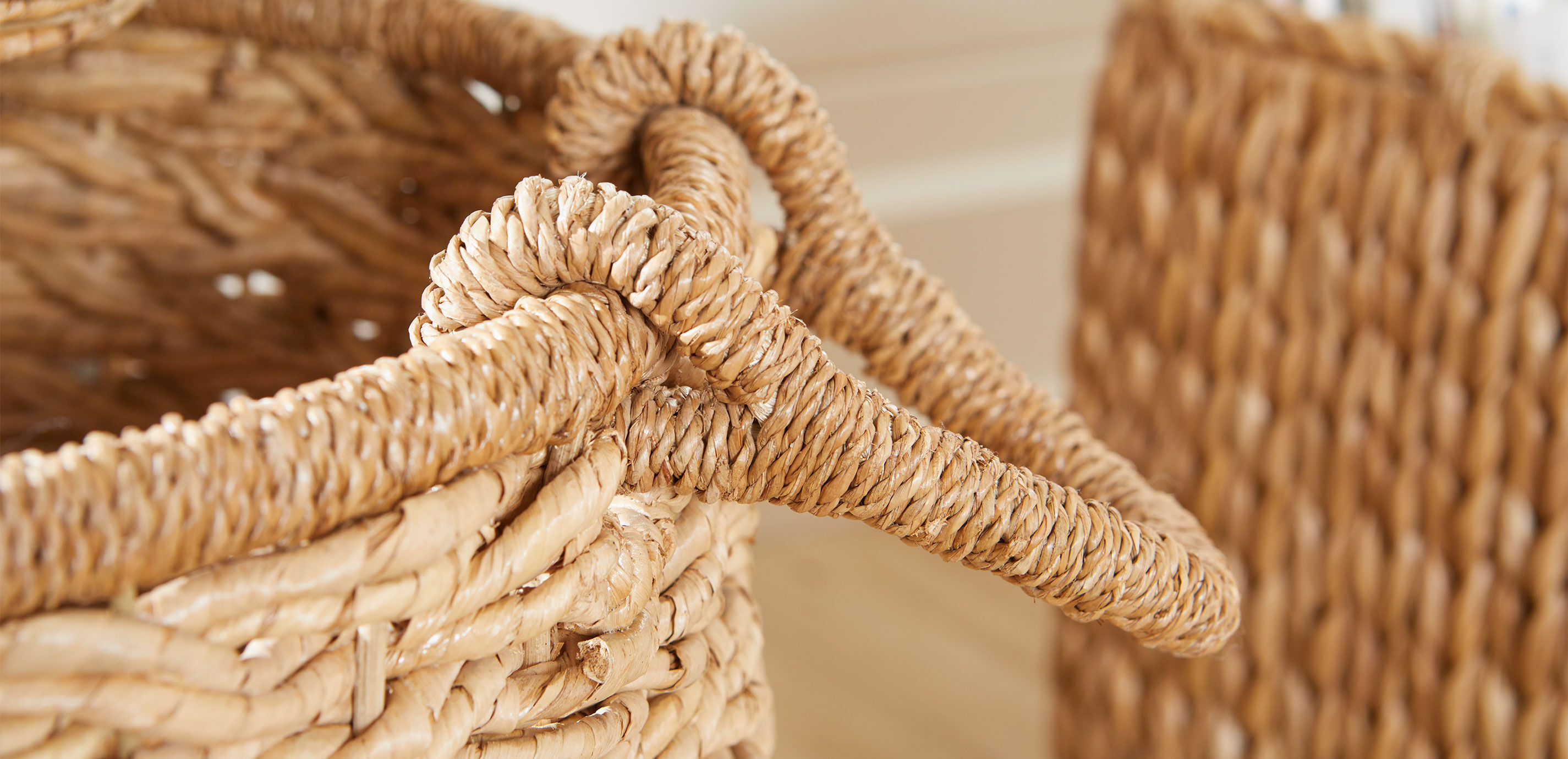 Round Seagrass Basket with Rope Handle_4