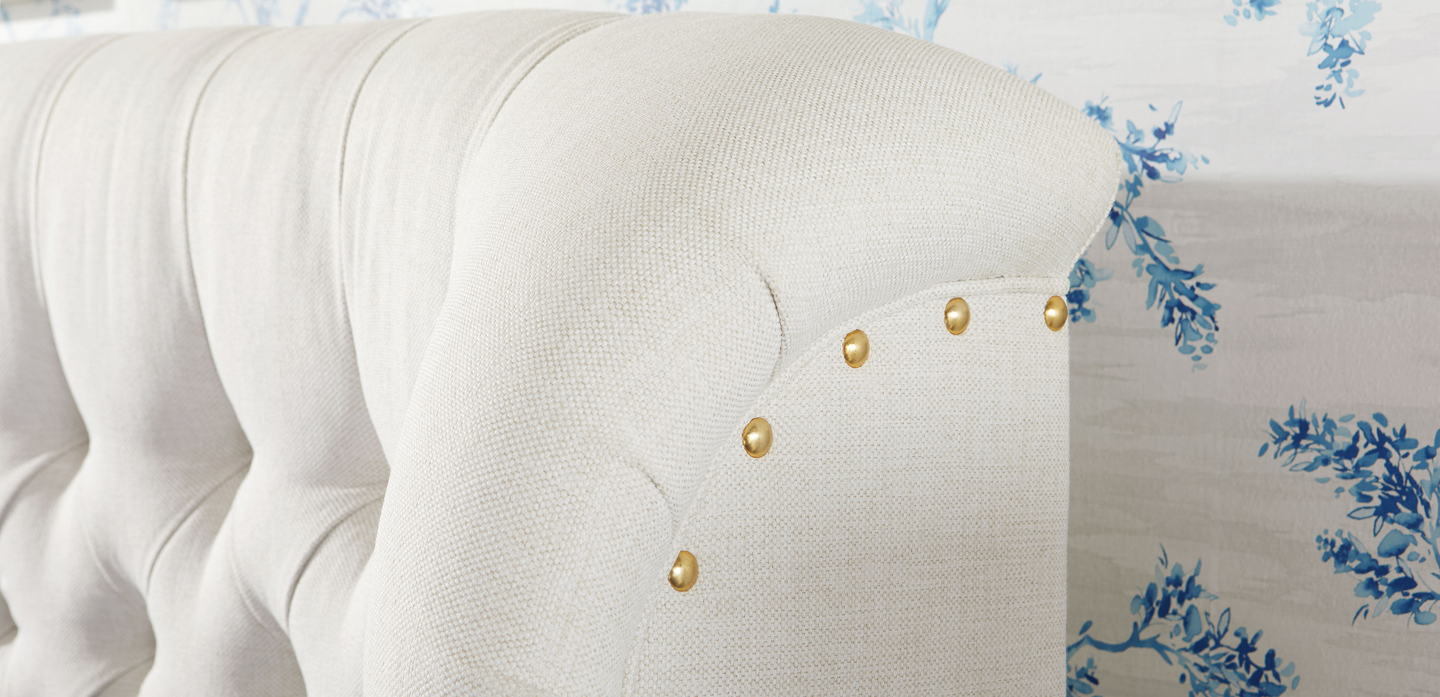 Woolson Tufted Upholstered Storage Bed_5