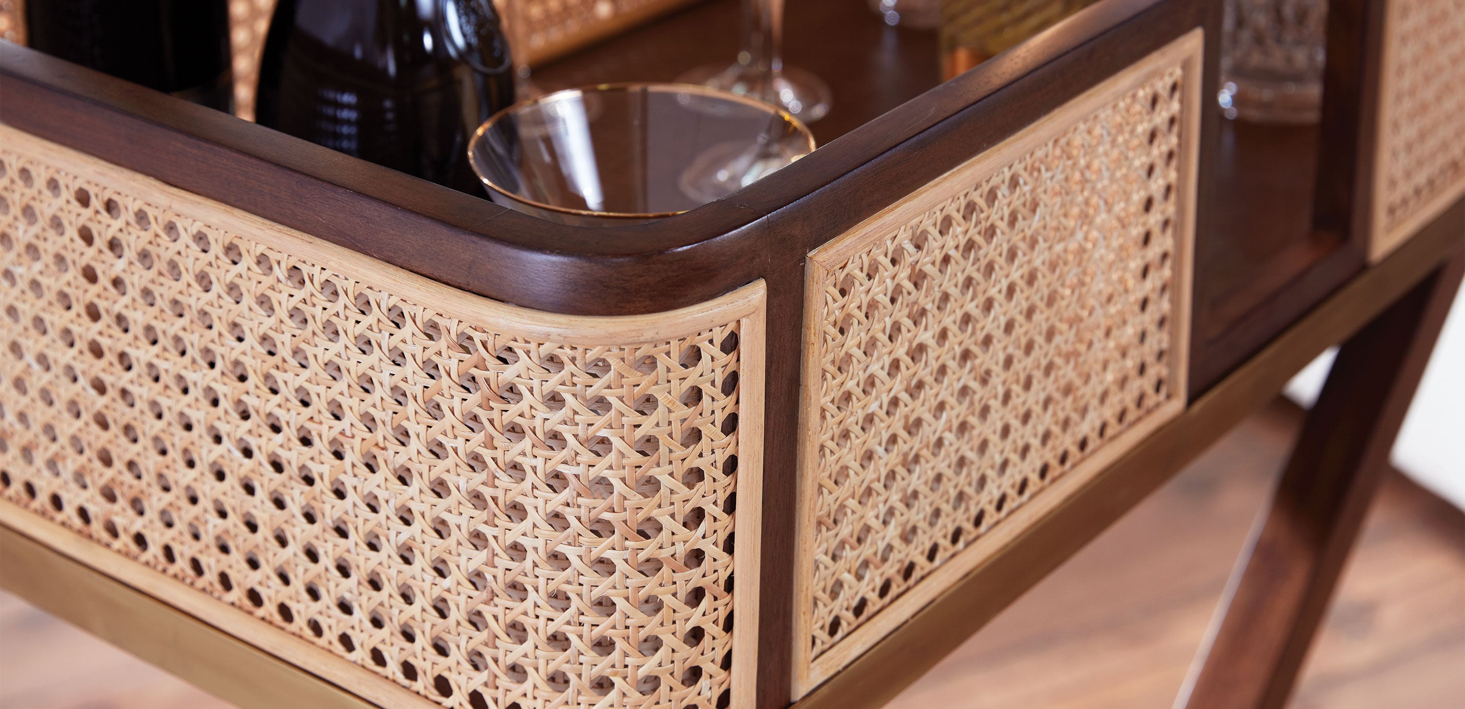 Lamontagne Natural Cane Bar Stand_12