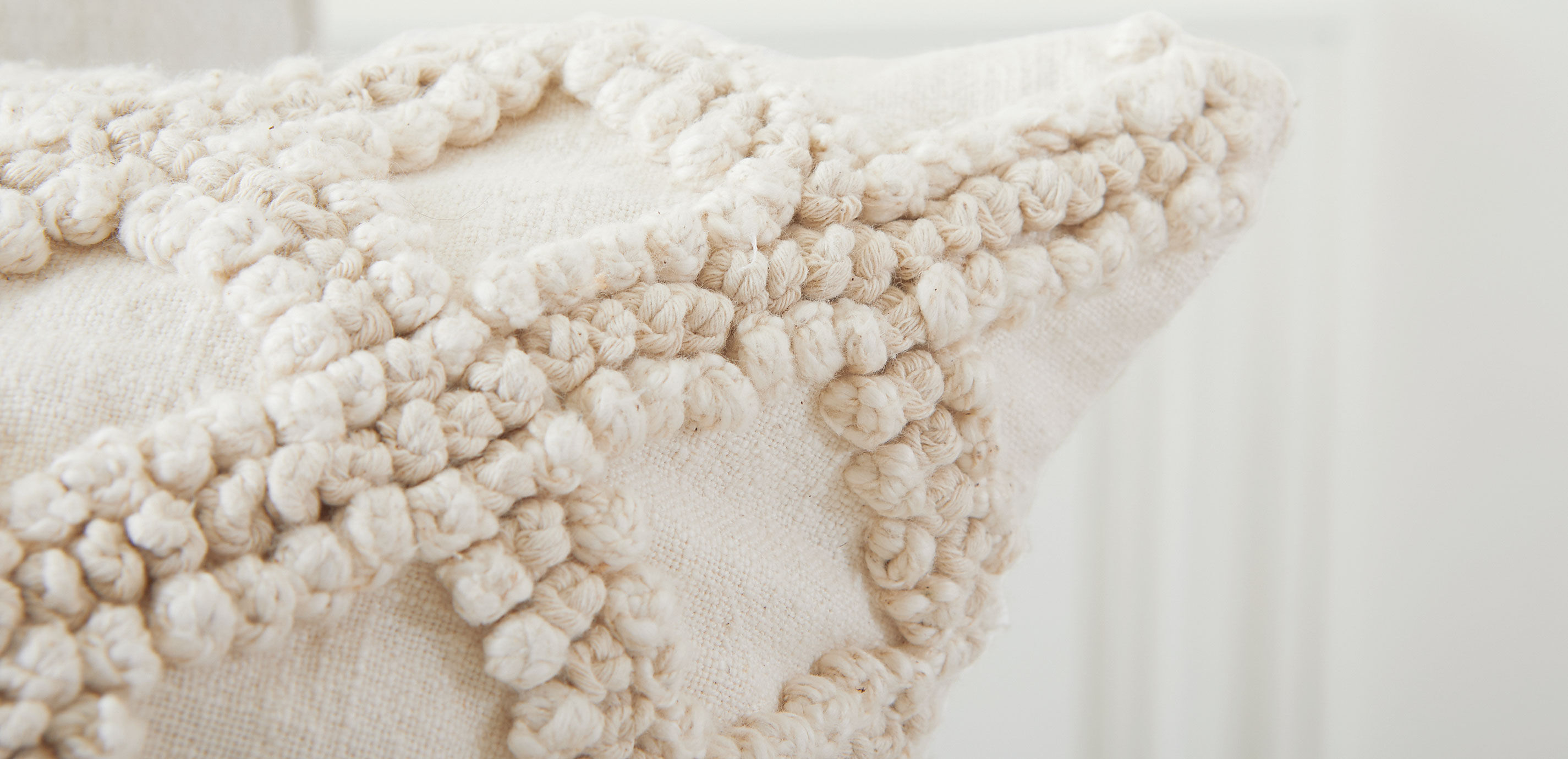 Knotted Cotton Pillow_3