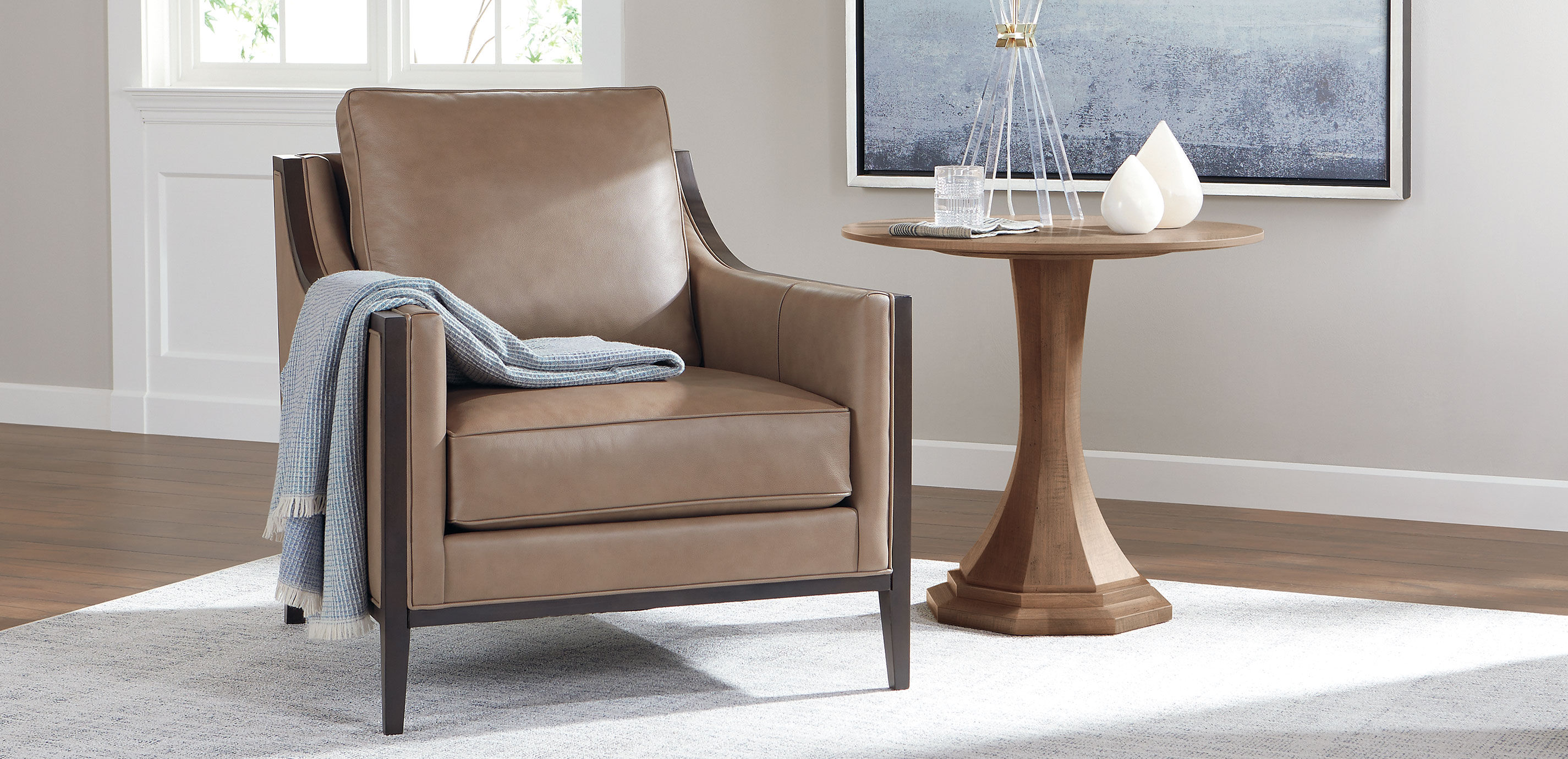 Lorenze Round Accent Table_5