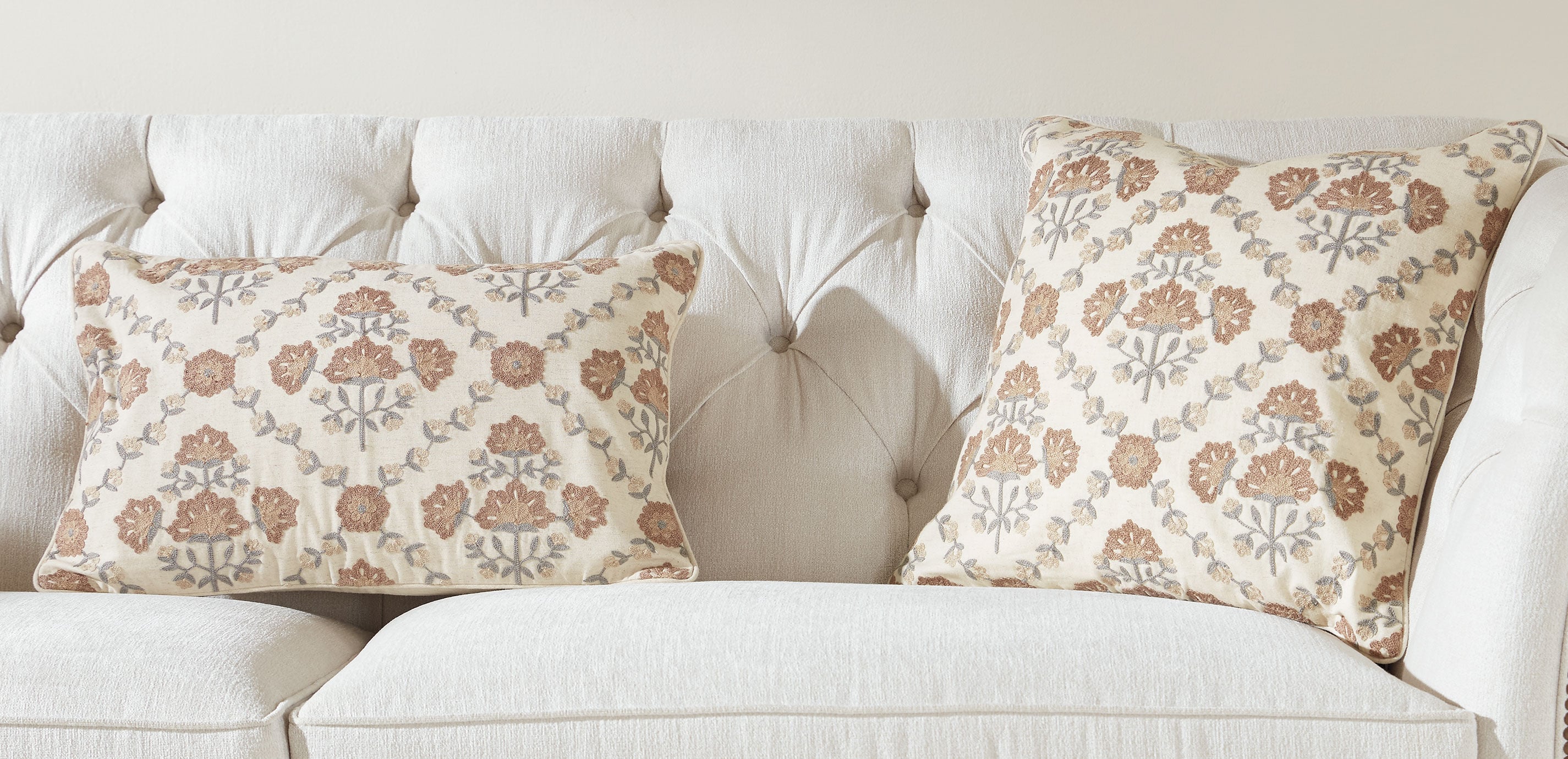 Crewel-Stitch Floral-Pattern Pillow_2