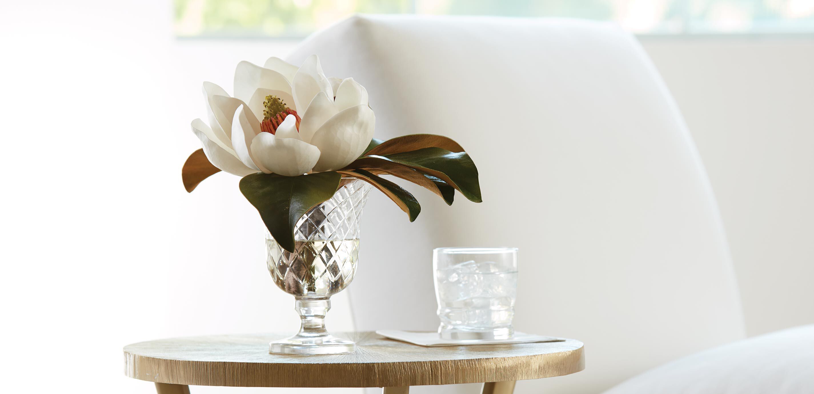 Magnolia Bouquet in Glass Vase_3