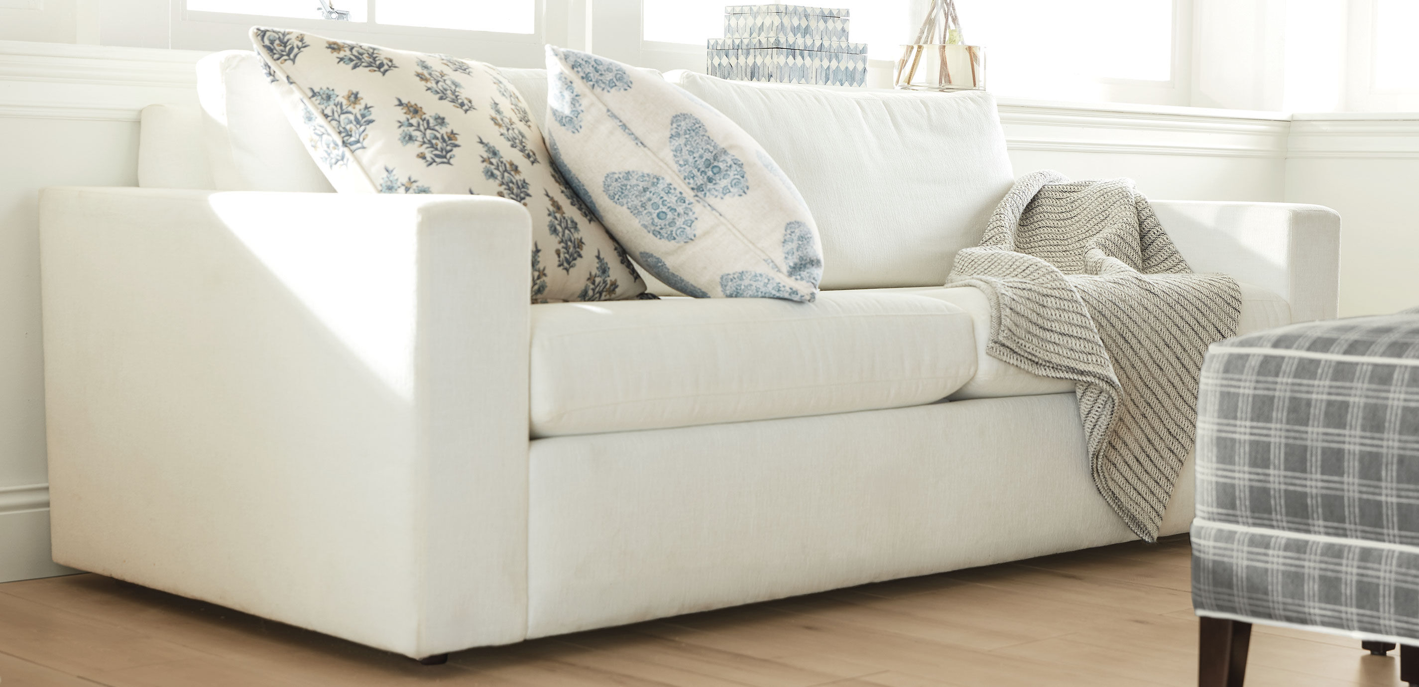 Redding Ridge Upholstered Outdoor Sofa_2