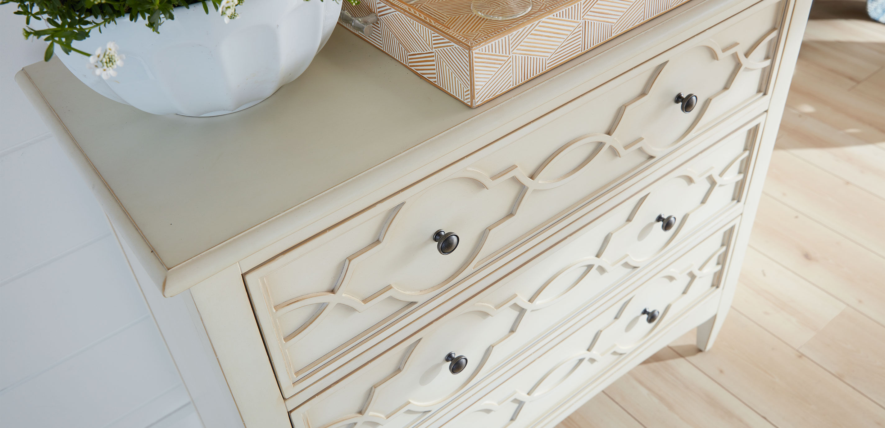 Weathered Ivory (423) Finish Sample_1