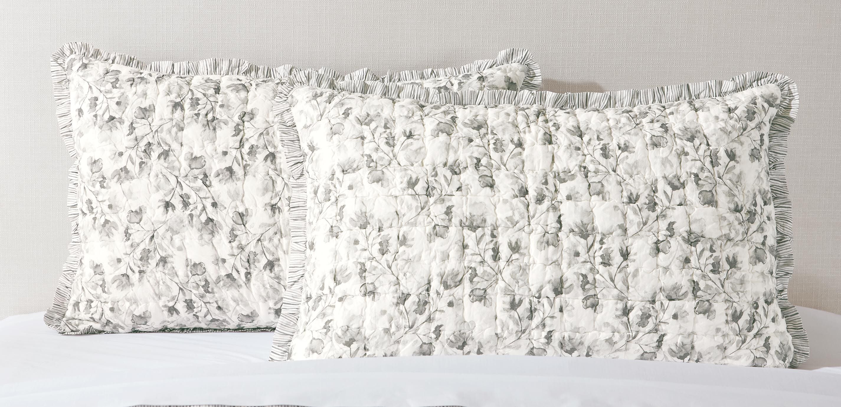 Watercolor Floral Reversible Quilt and Shams Set_2