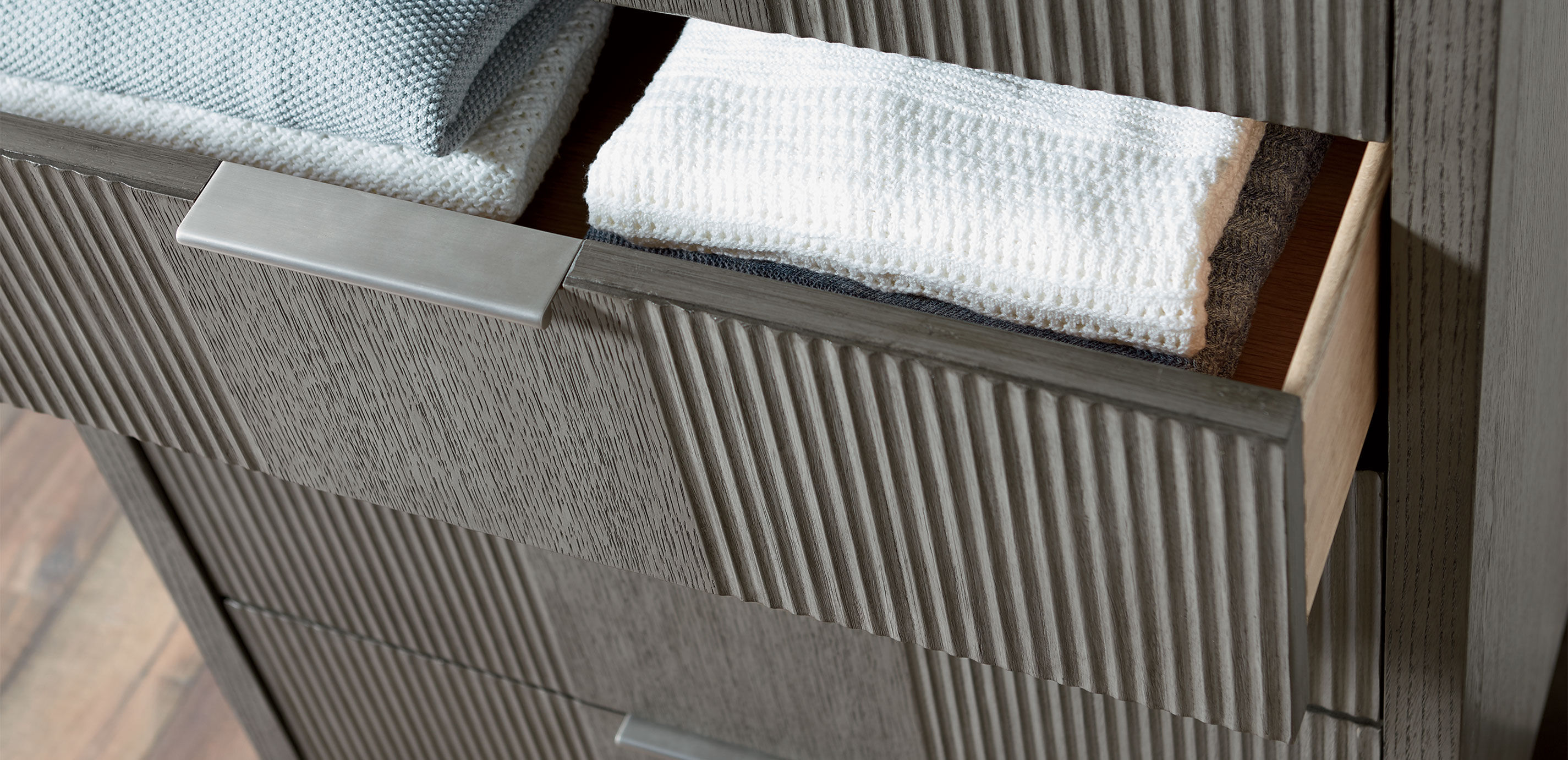 Valermo Tall Chest_7