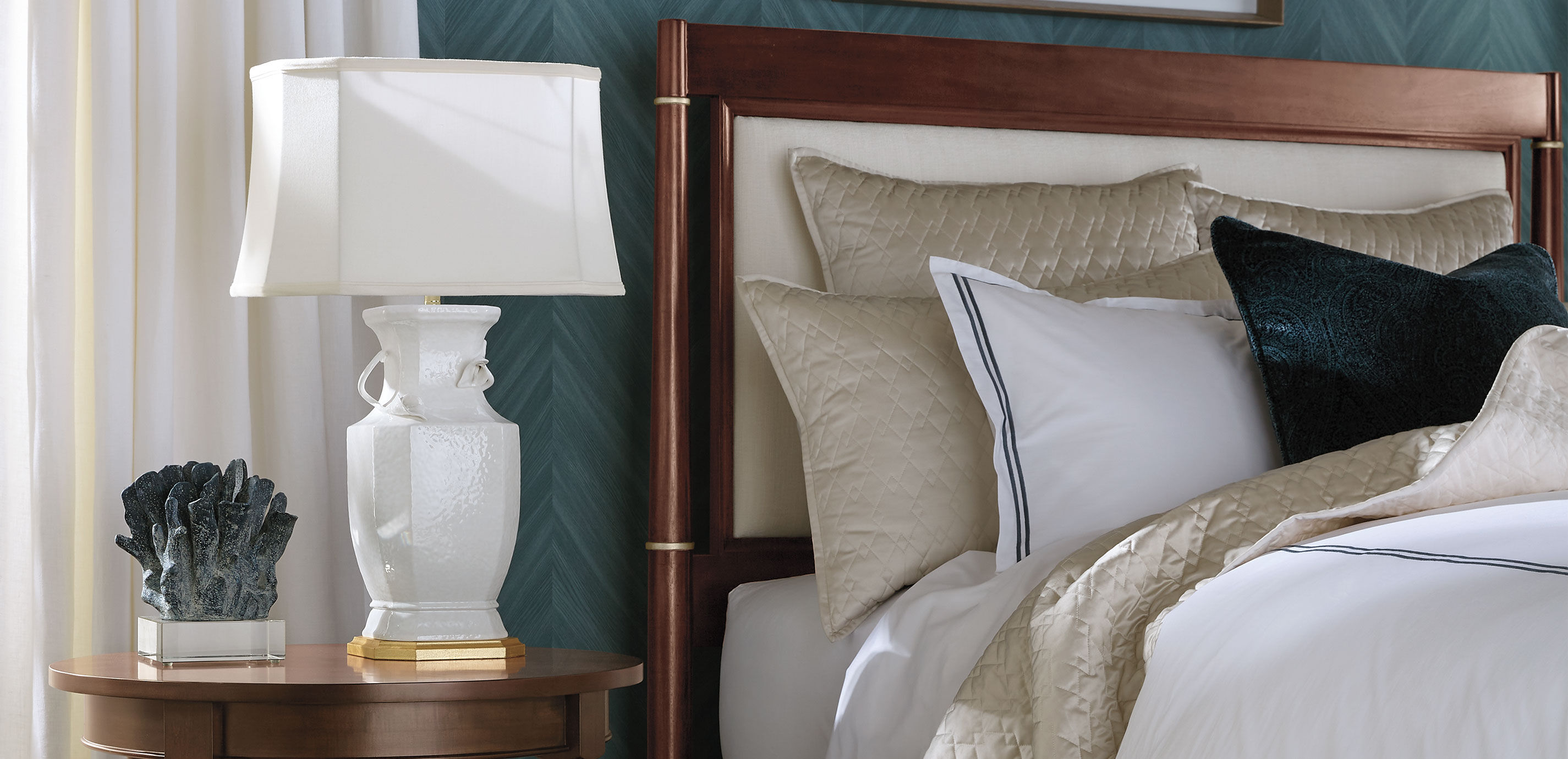 Lillie Ceramic Table Lamp_8