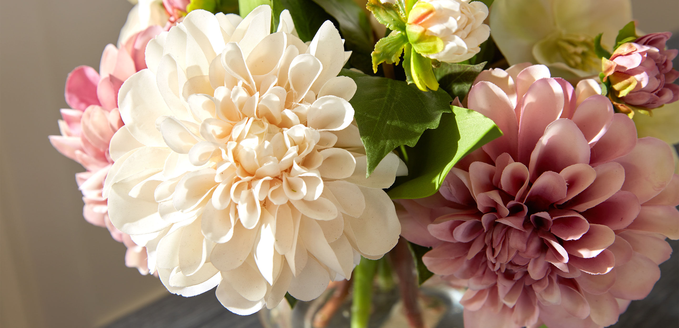 Dusty Lavender Dahlia Arrangement in Glass Vase_4
