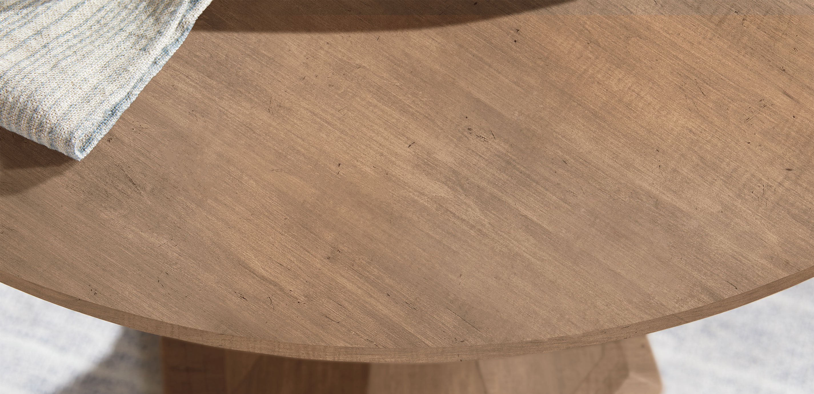 Lorenze Round Accent Table_8