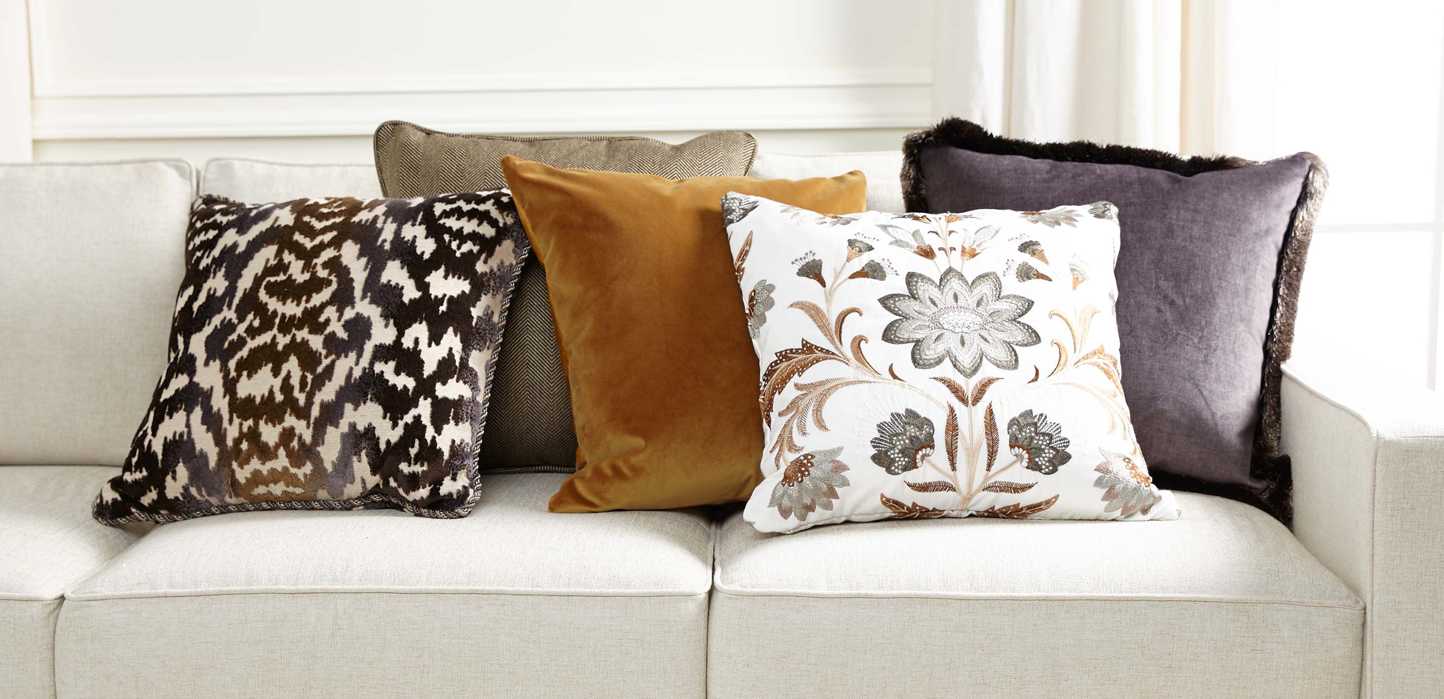 Ombr&eacute; Cut Velvet Pillow_9