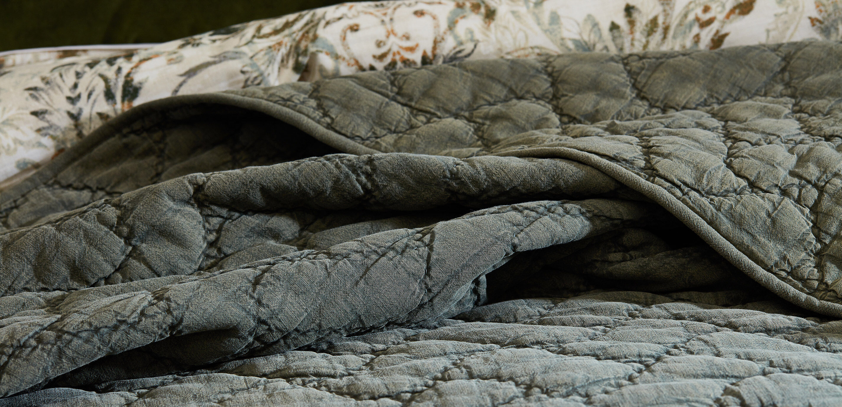 Garment-Dyed Quilt with Chevron Stitch_2