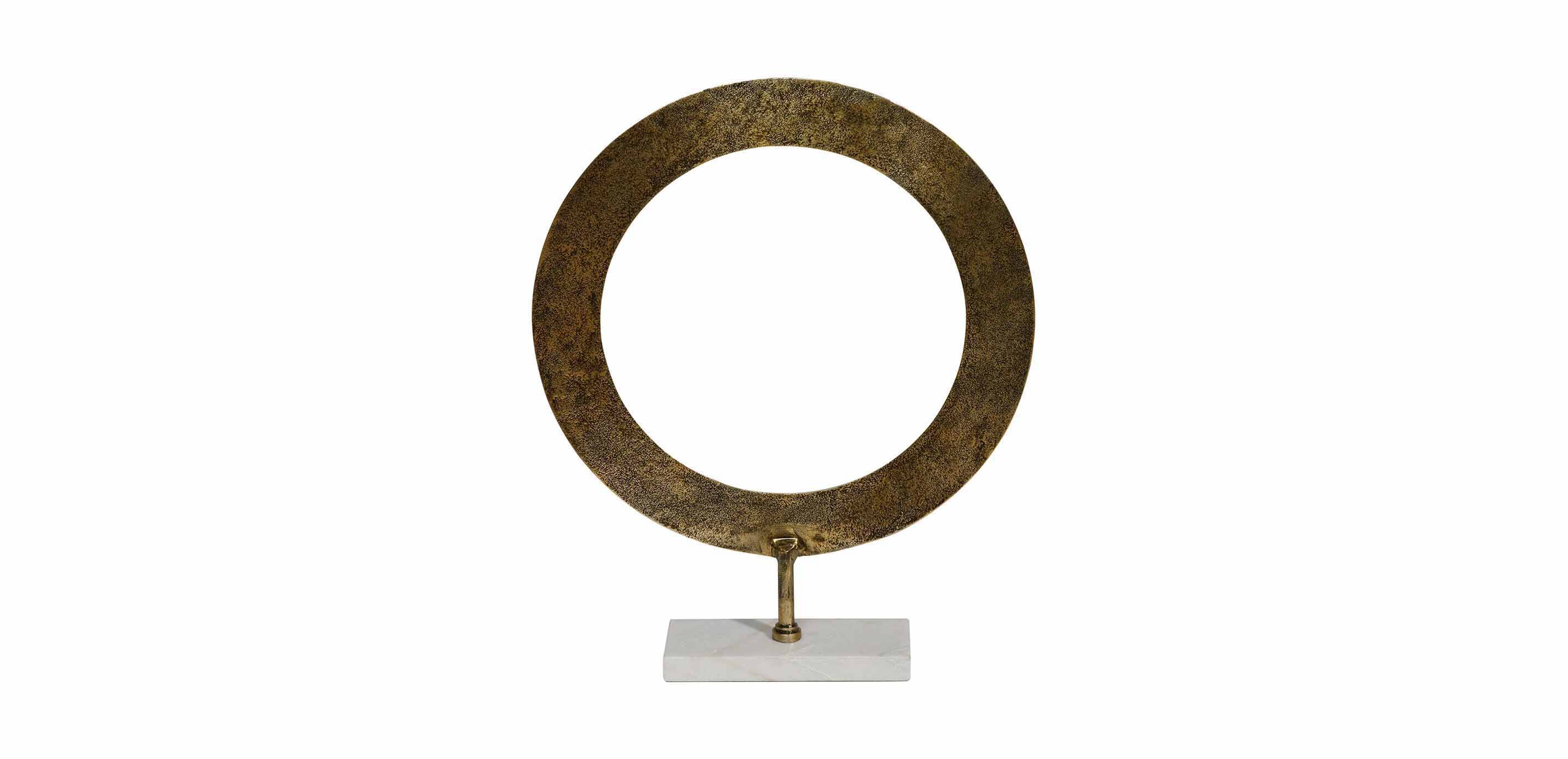 Devika Ring on Stand_1