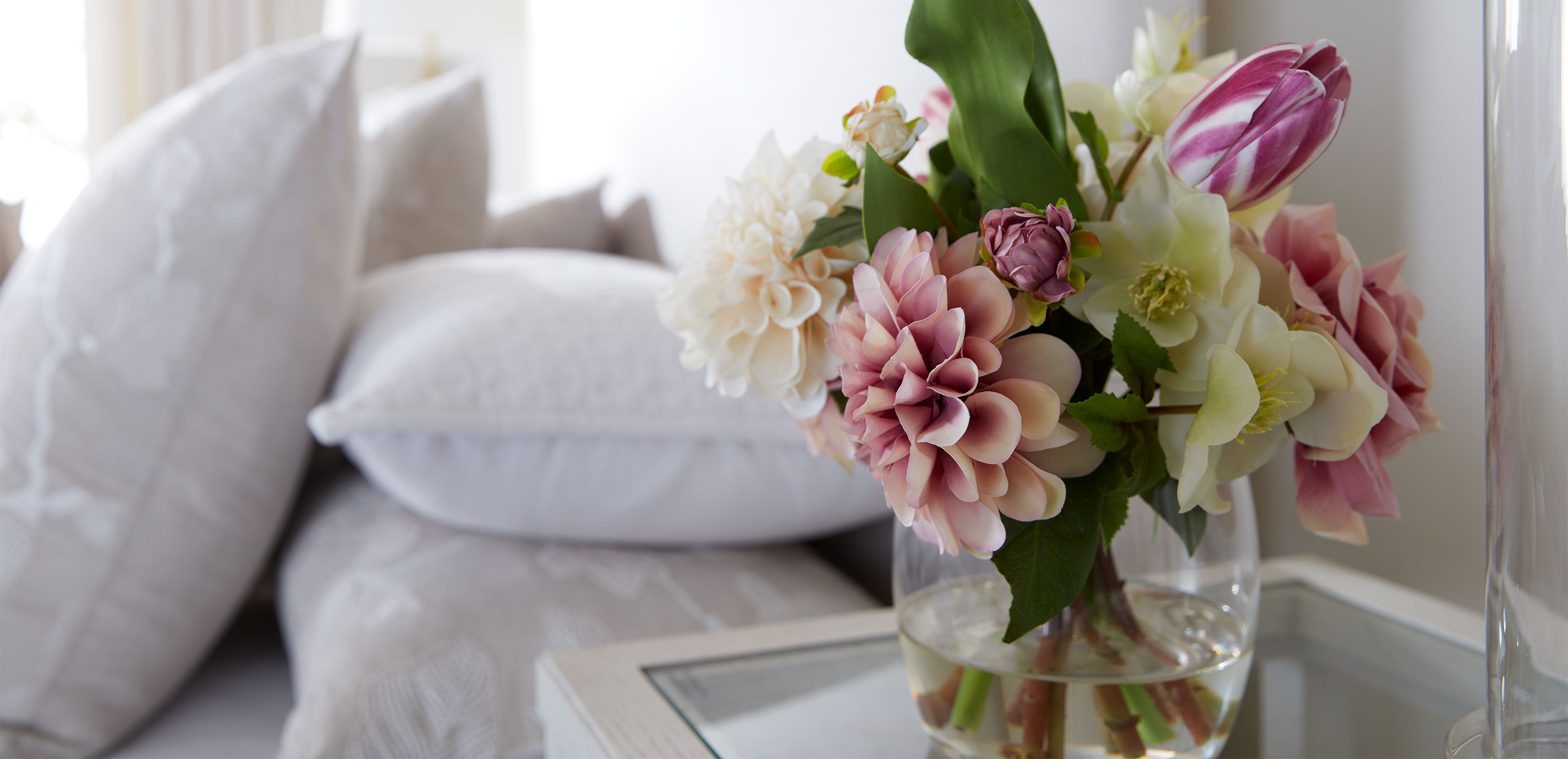 Dusty Lavender Dahlia Arrangement in Glass Vase_7