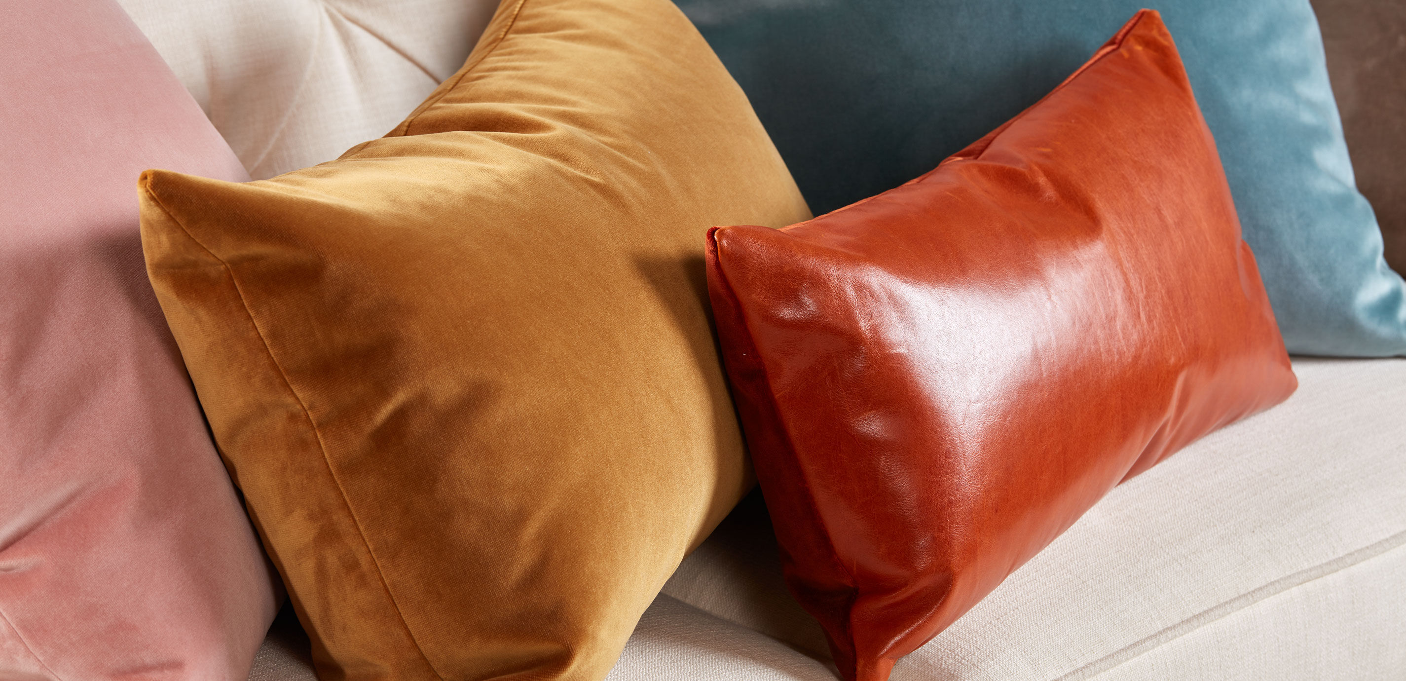 Velvet Lumbar Pillow_1