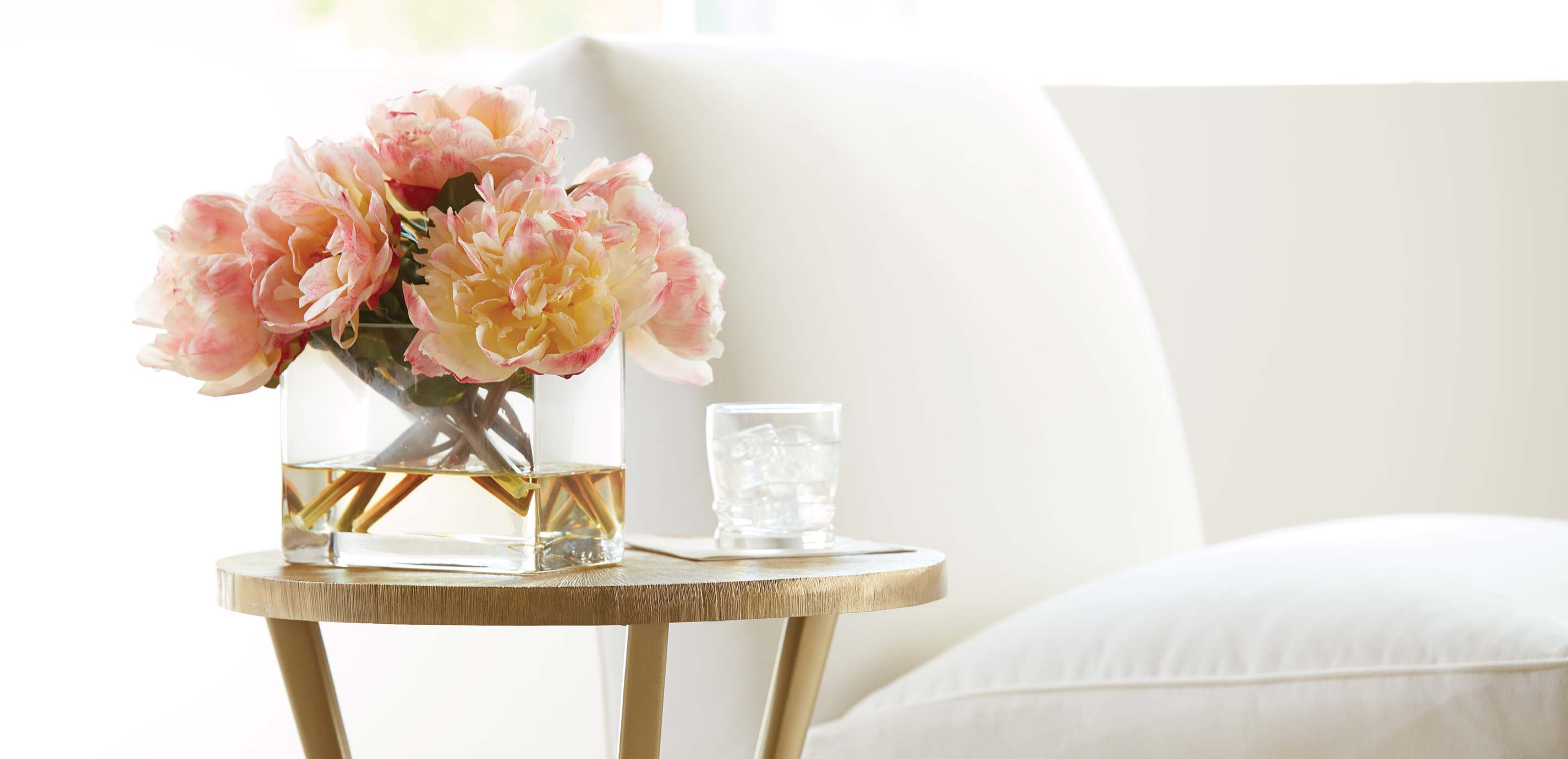 Peach Peonies in Rectangular Glass Vase_4