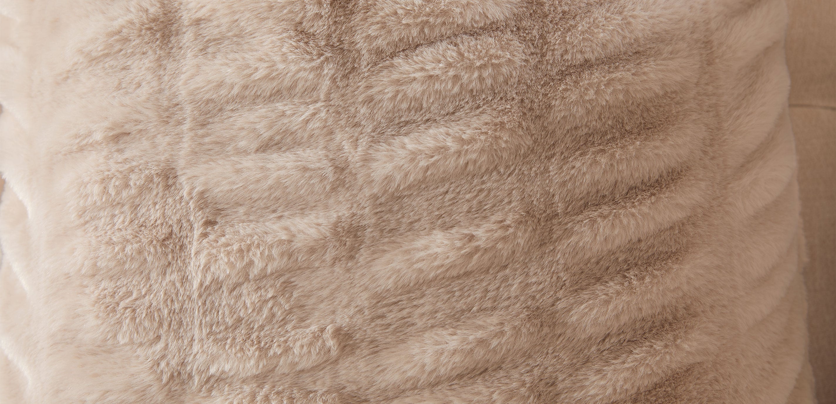 Ruched Faux Fur Pillow_2
