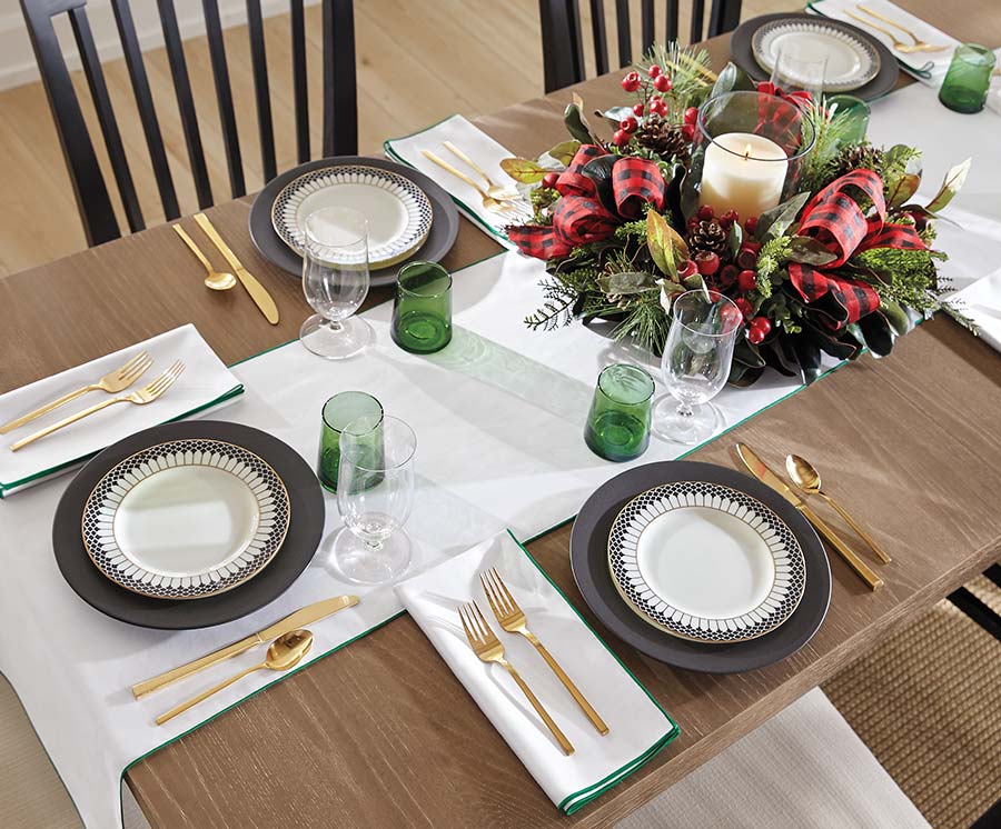 holiday dining tablescape
