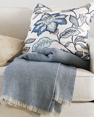 COUSSINS & JET&Eacute;S de LITS