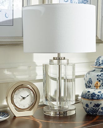 Bureau & lamp d'appoint