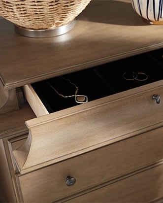 Armoires & commodes